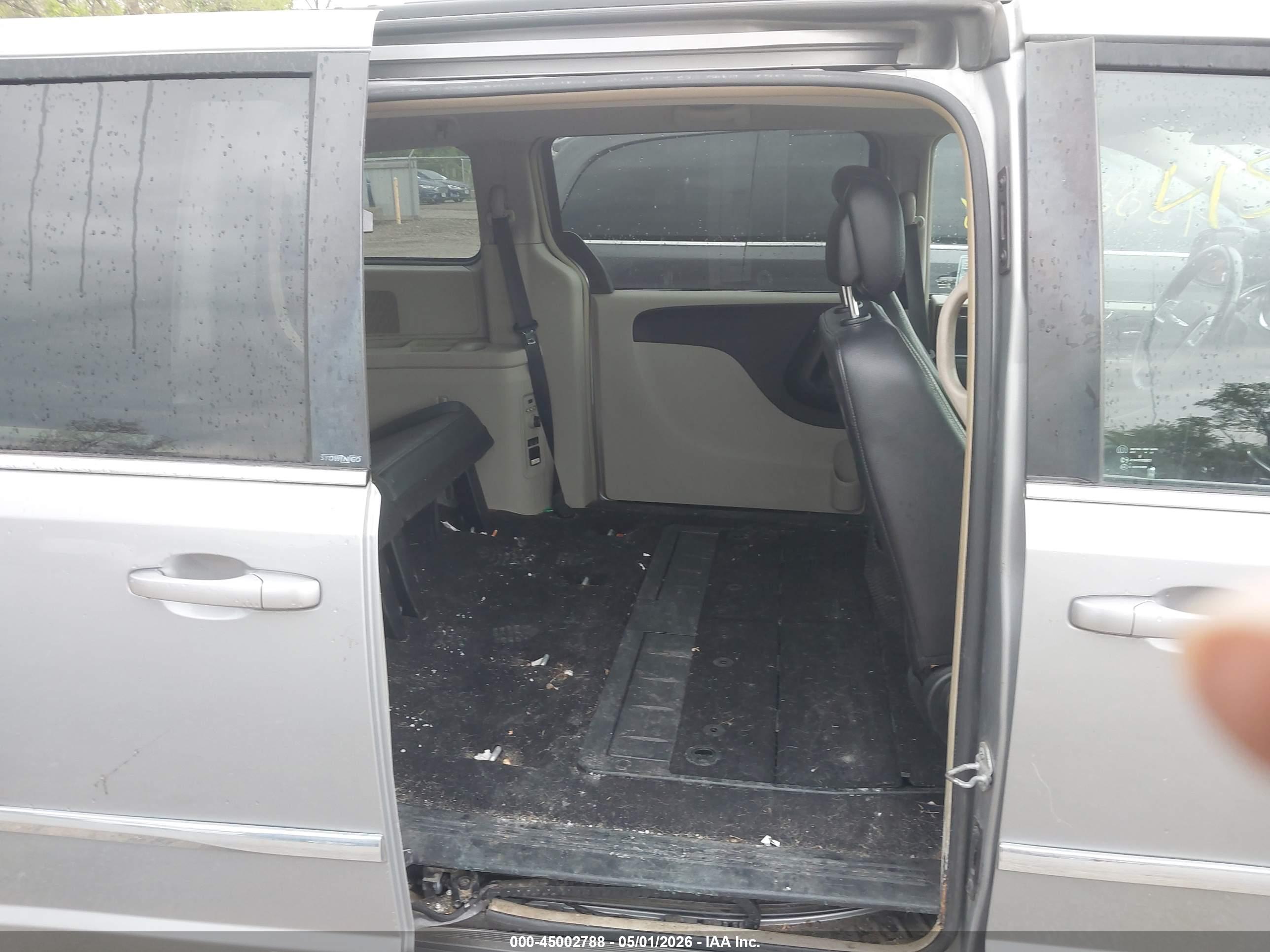 CHRYSLER TOWN image 8