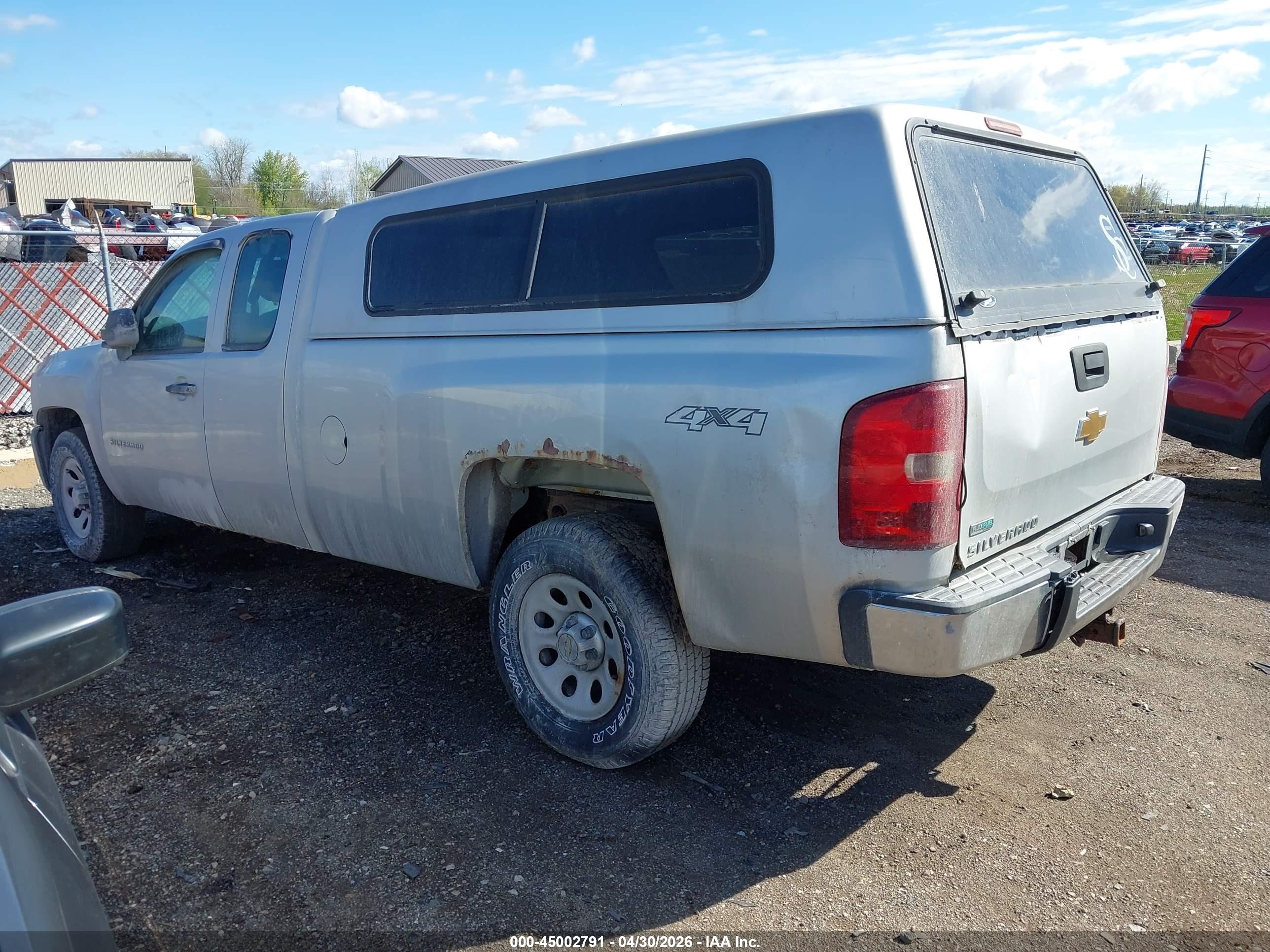 CHEVROLET SILVERADO image 3