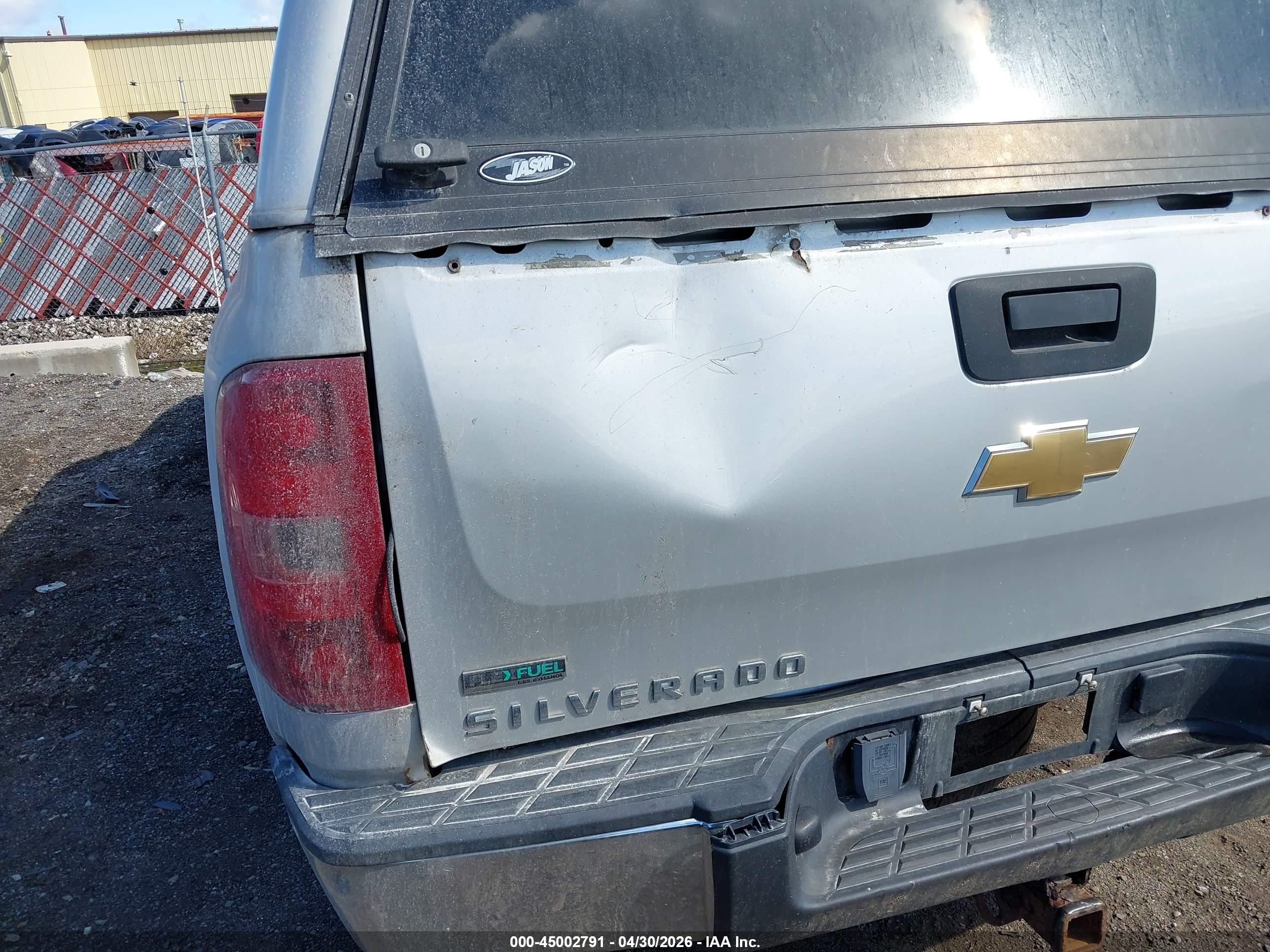 CHEVROLET SILVERADO image 6