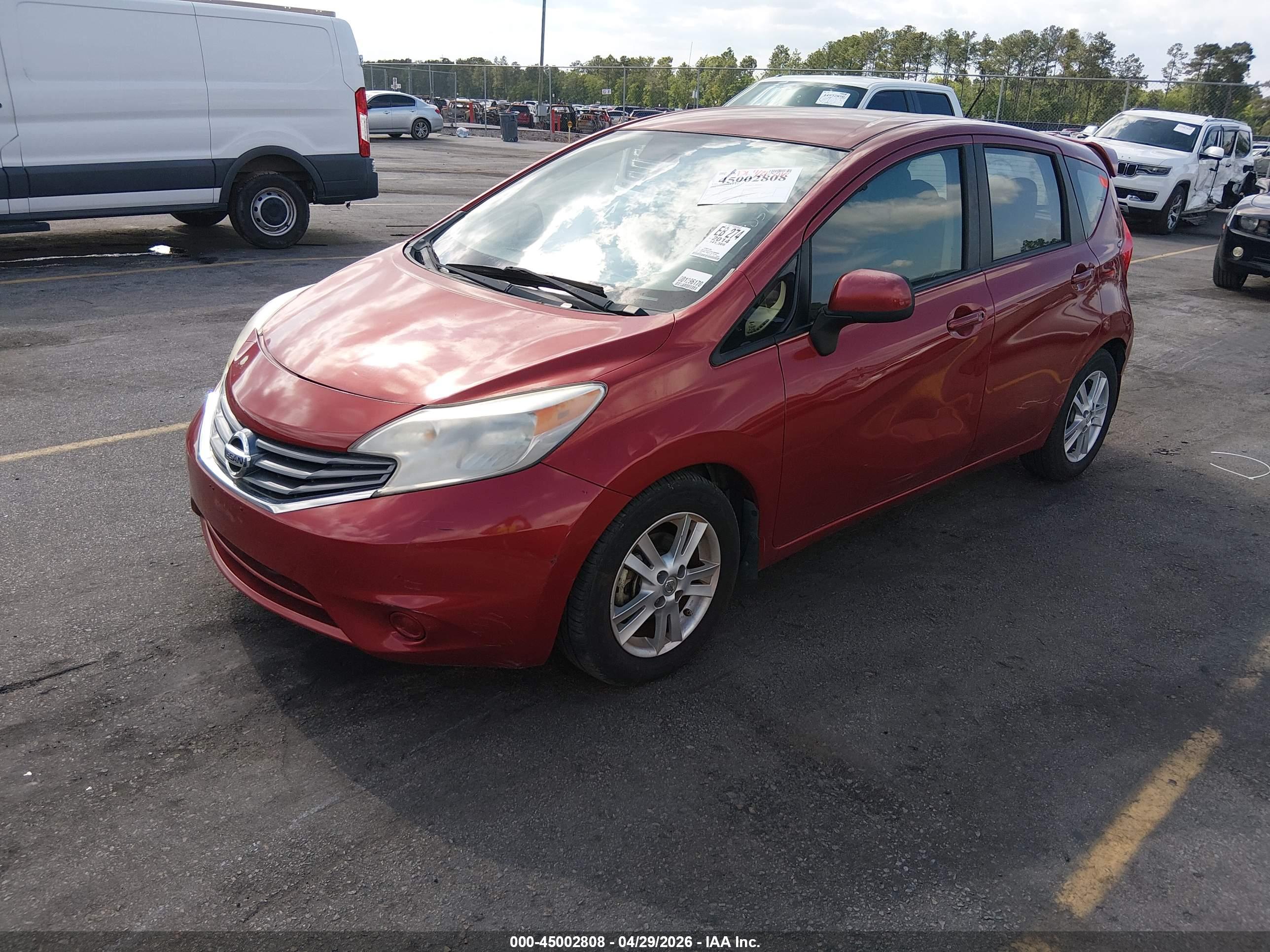 NISSAN VERSA image 2