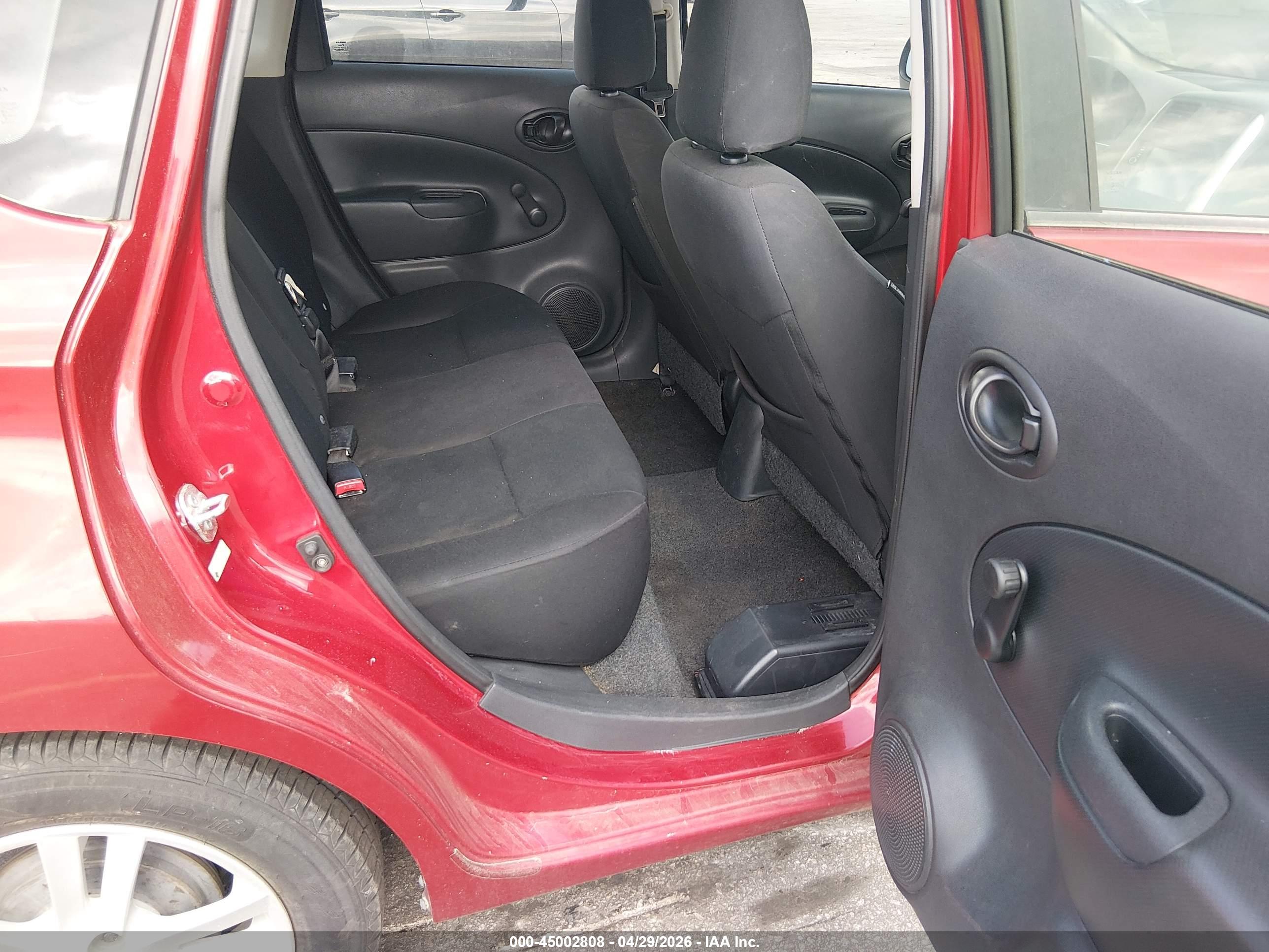 NISSAN VERSA image 8
