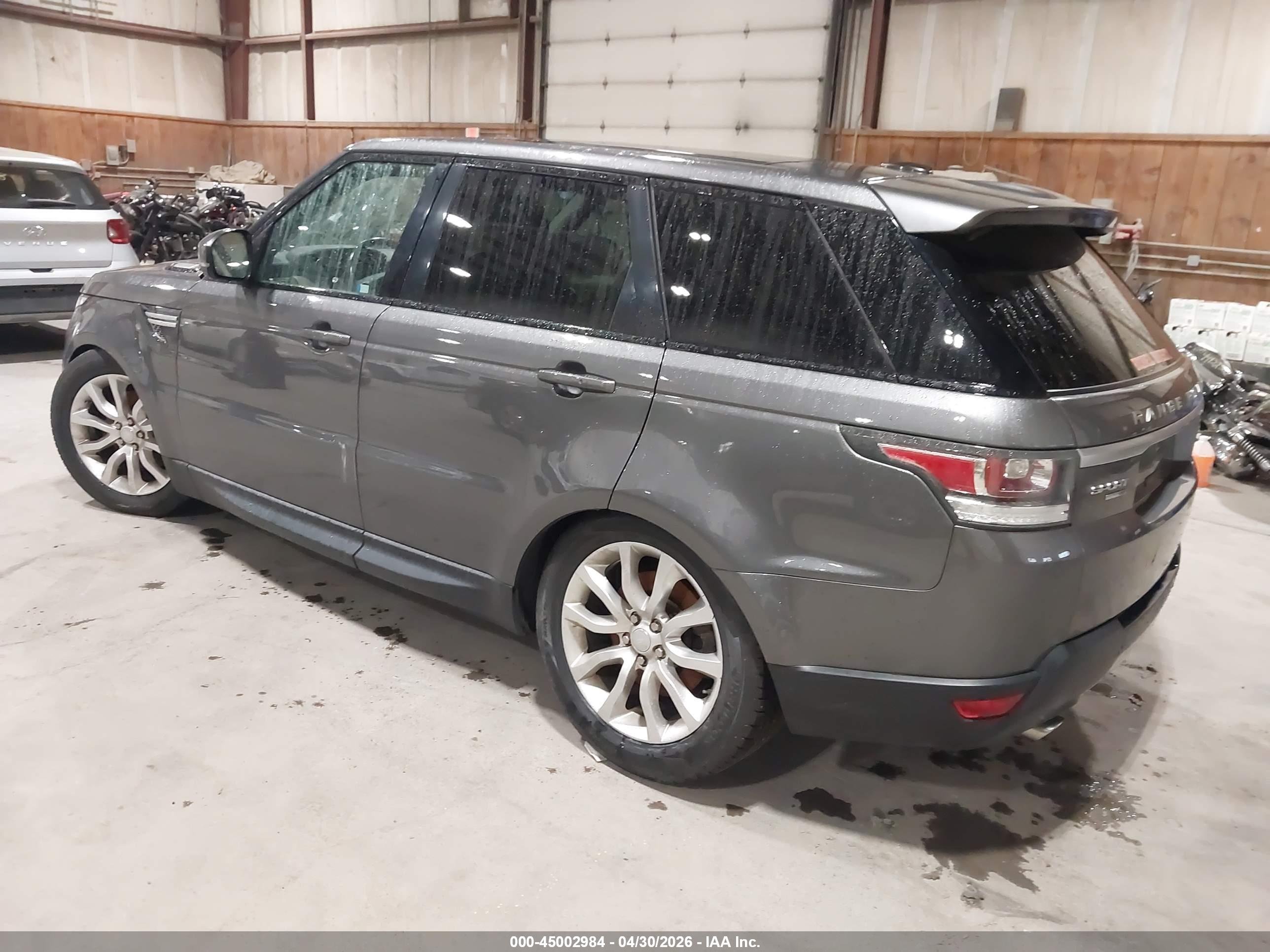 LAND ROVER image 3