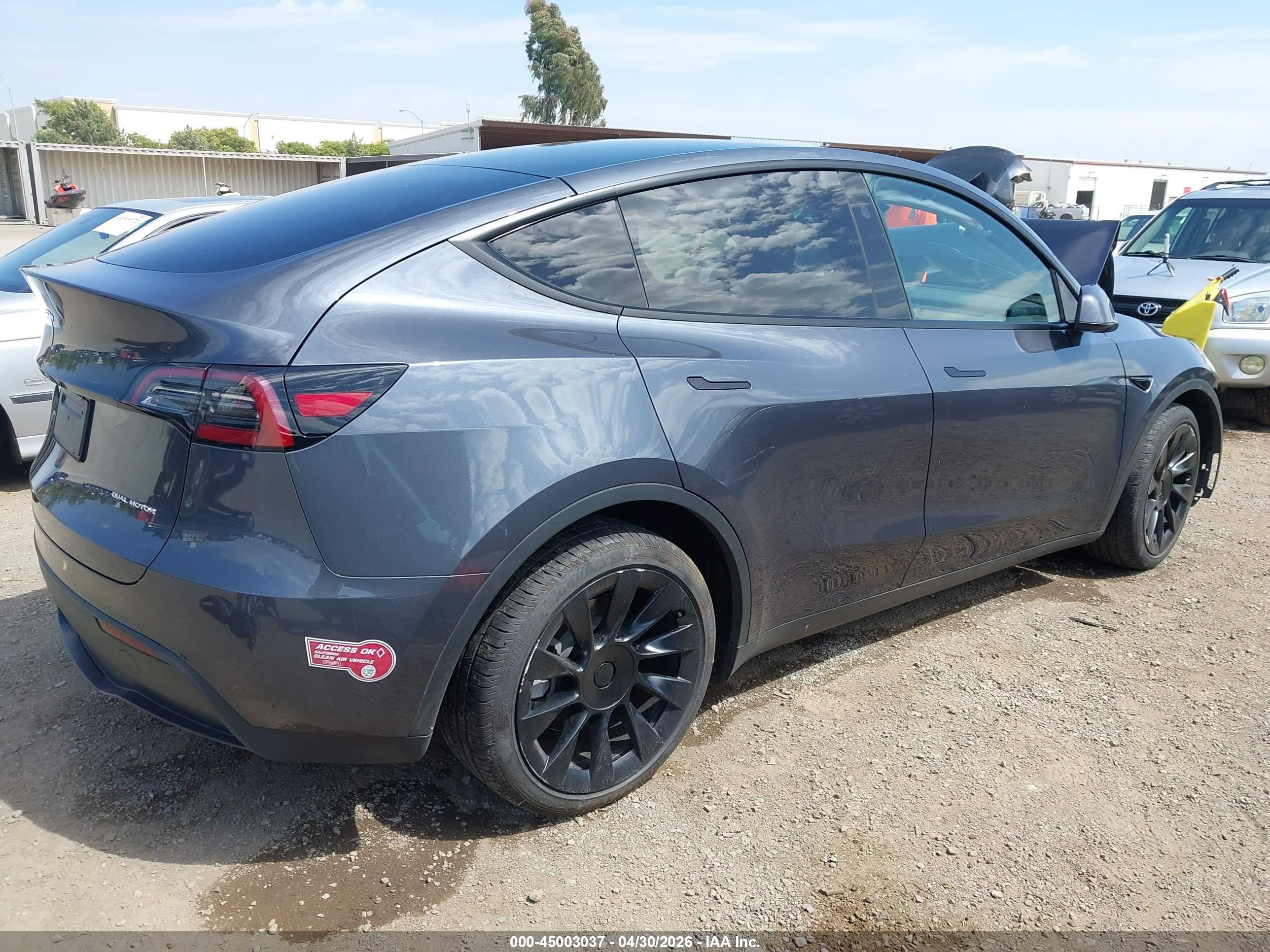 TESLA MODEL image 4