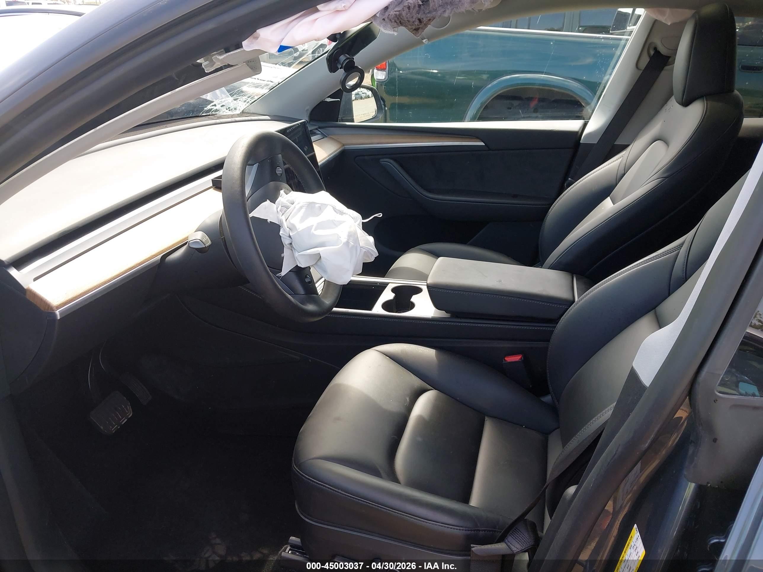 TESLA MODEL image 5