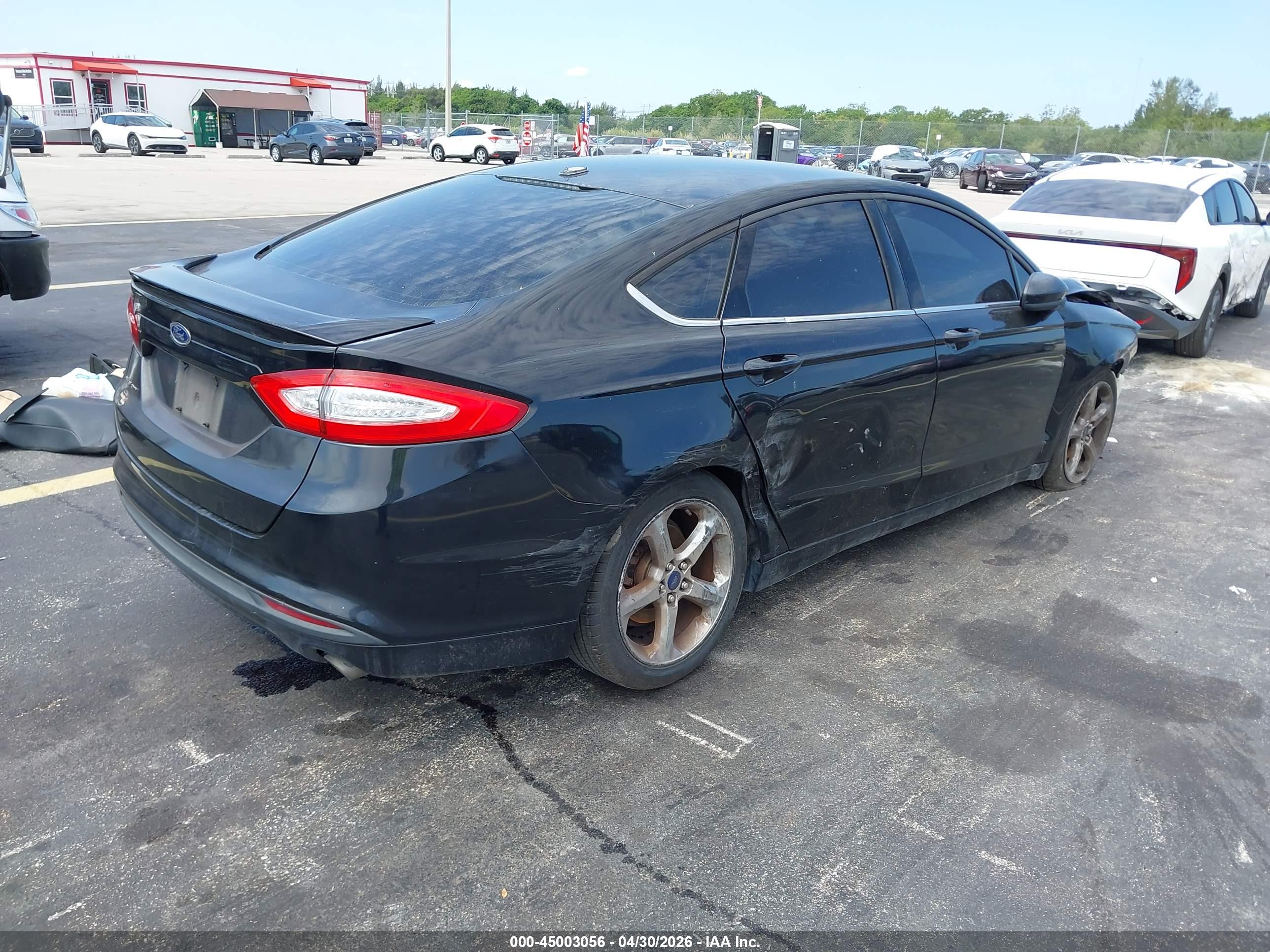 FORD FUSION image 4