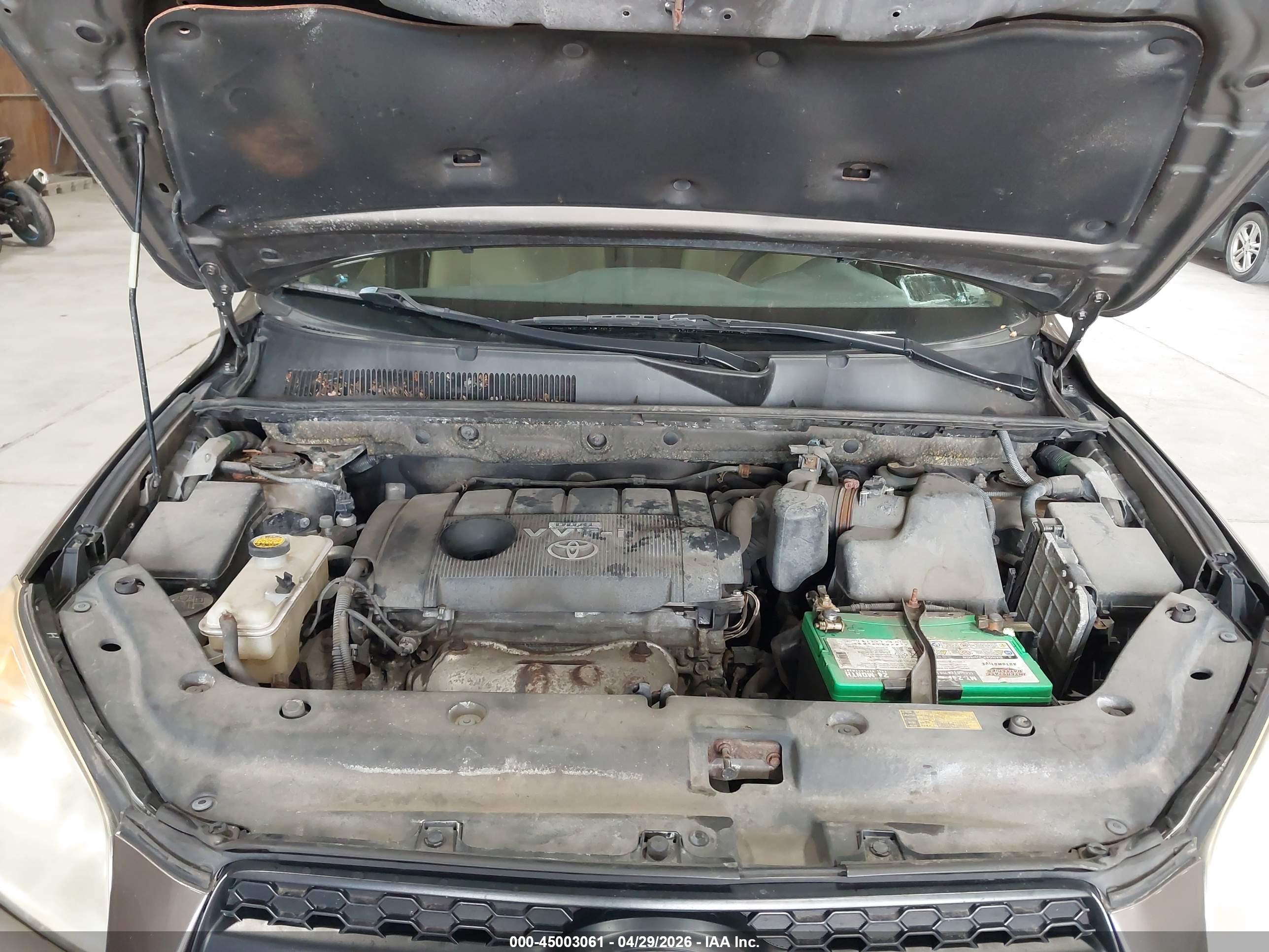 TOYOTA RAV4 image 10