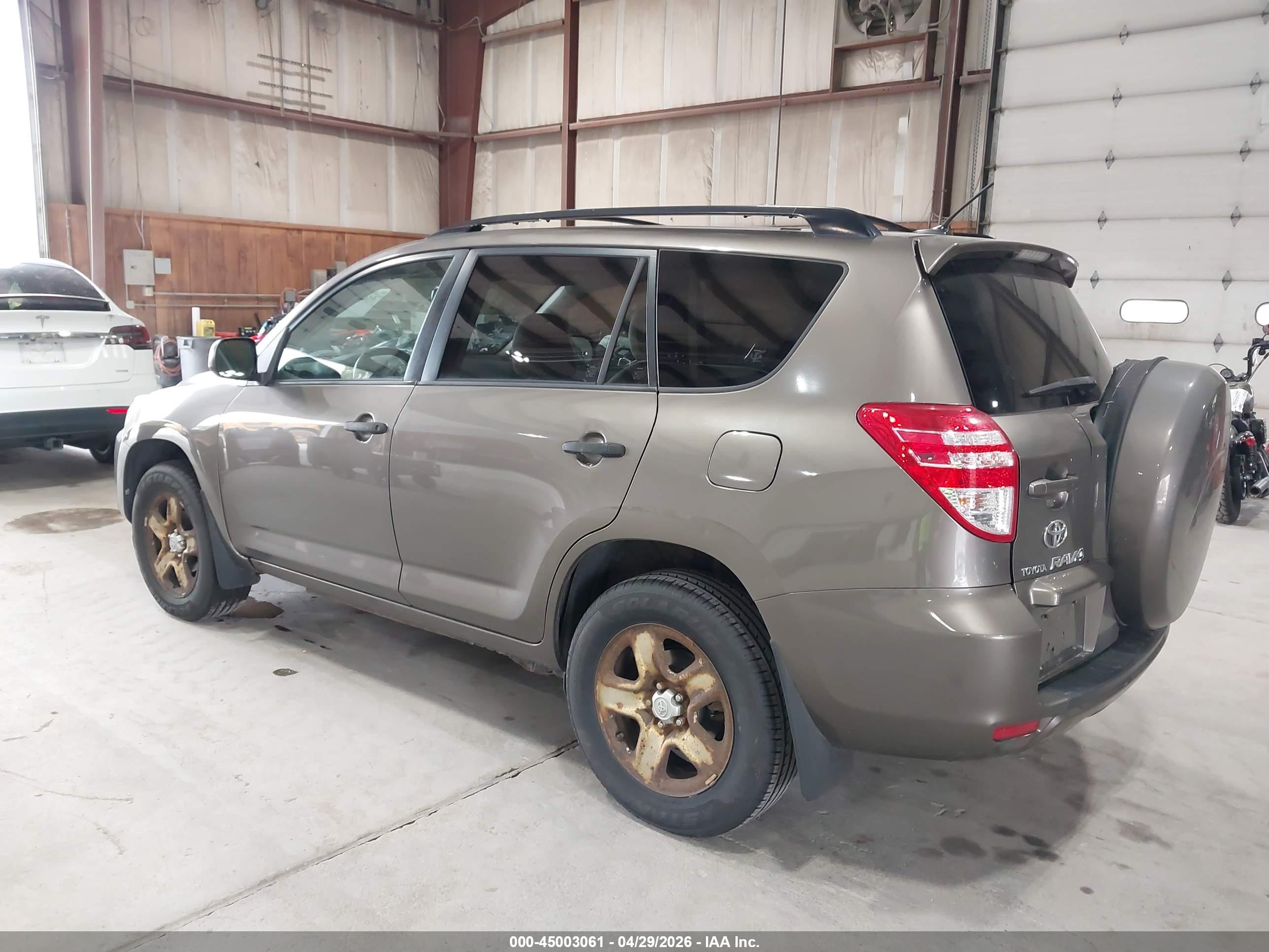 TOYOTA RAV4 image 3