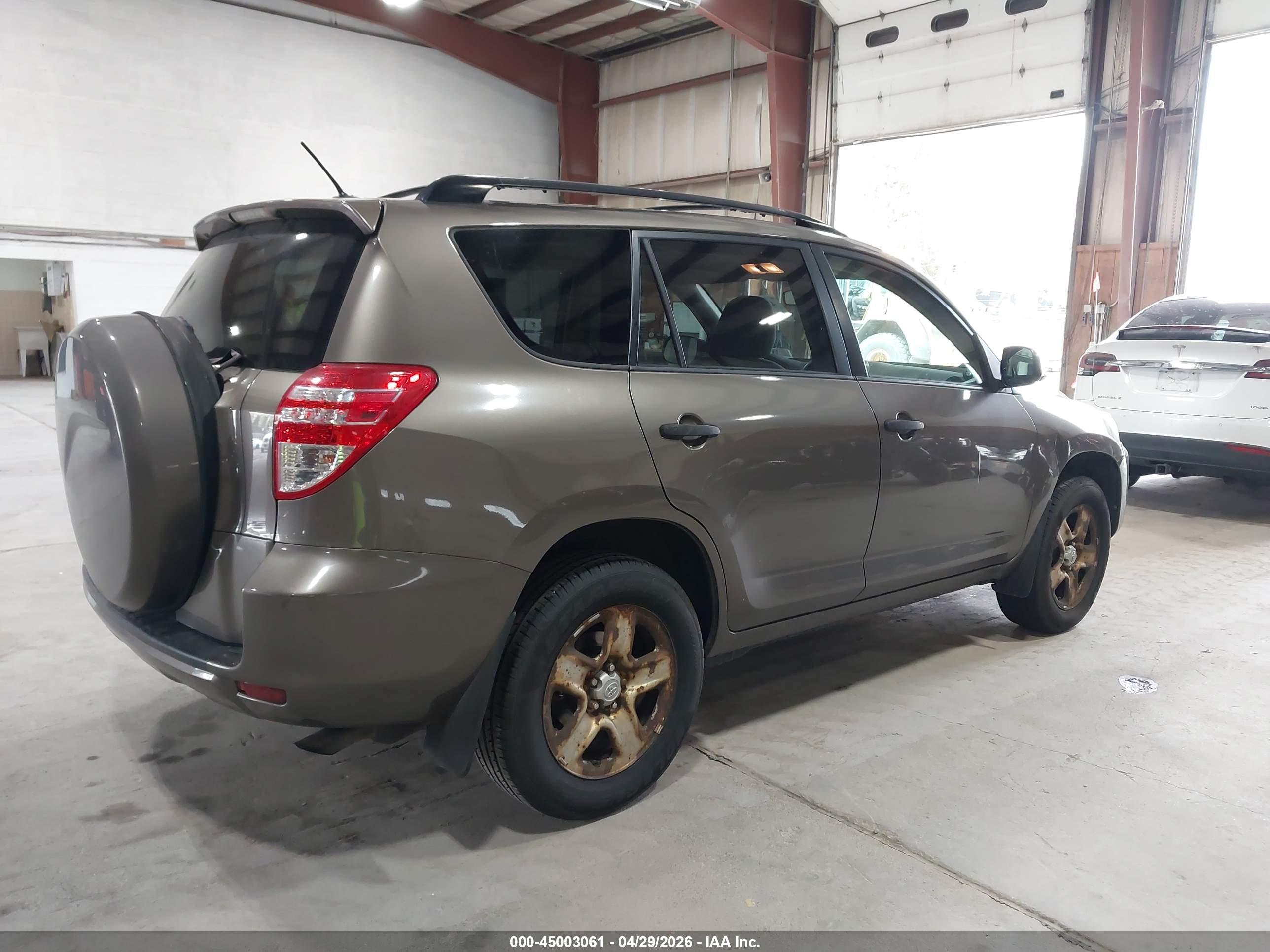 TOYOTA RAV4 image 4