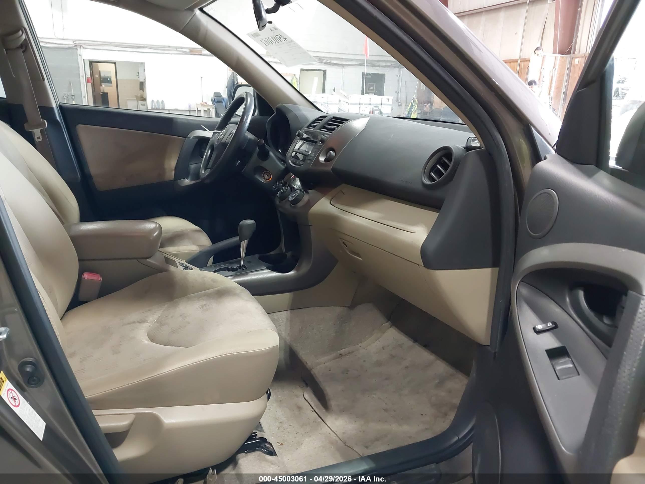 TOYOTA RAV4 image 5