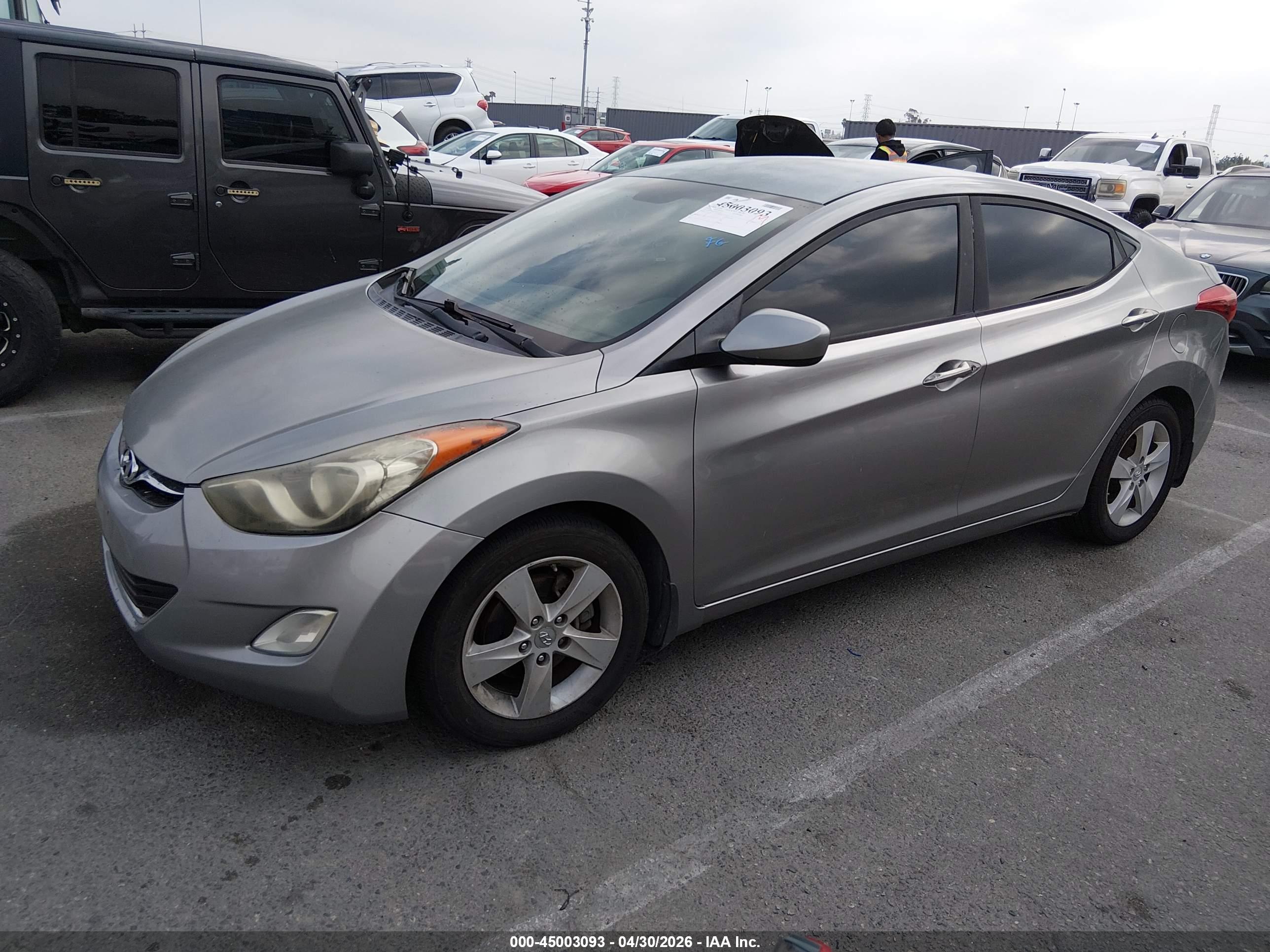 HYUNDAI ELANTRA image 2
