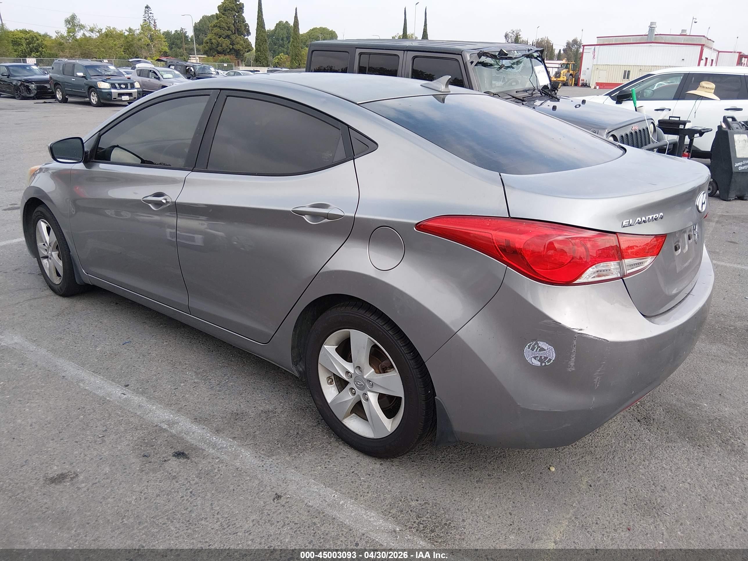 HYUNDAI ELANTRA image 3