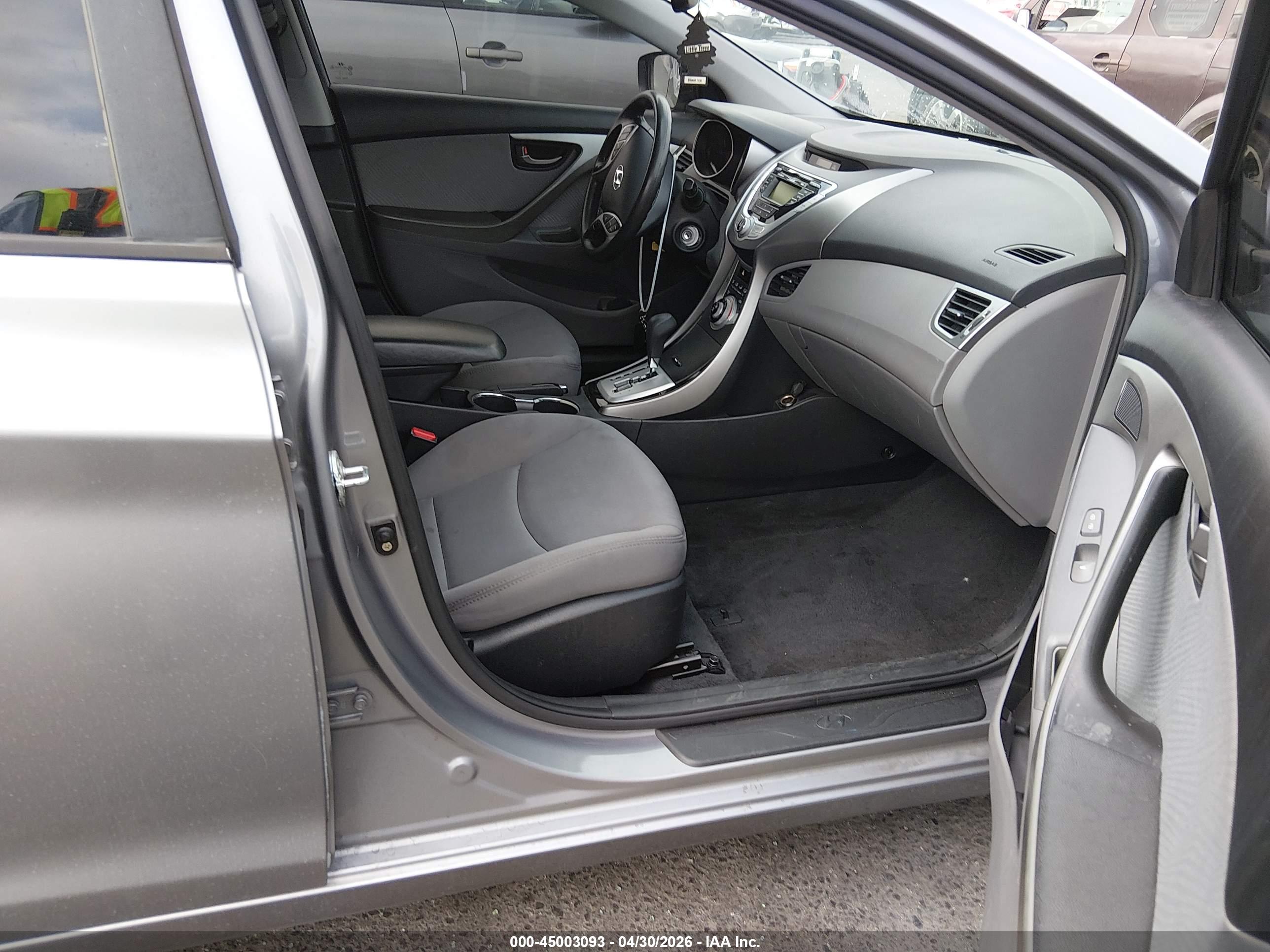 HYUNDAI ELANTRA image 5