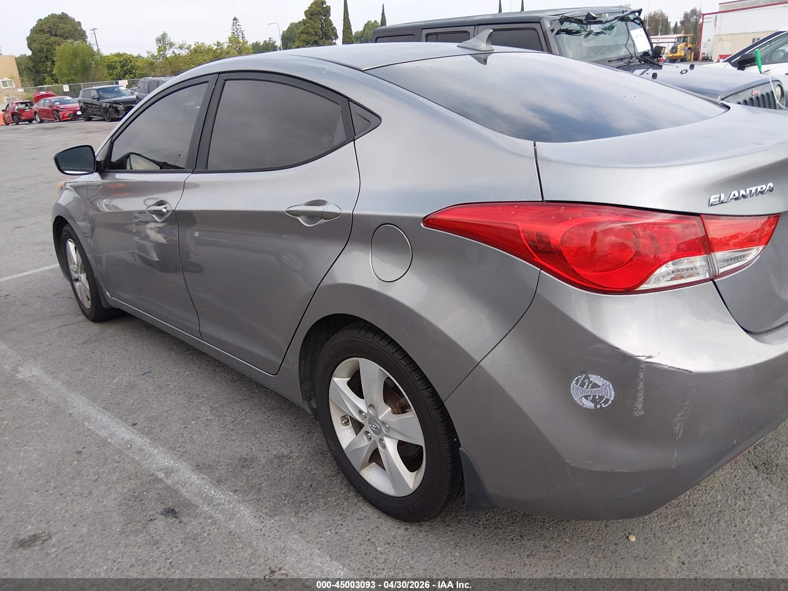 HYUNDAI ELANTRA image 6