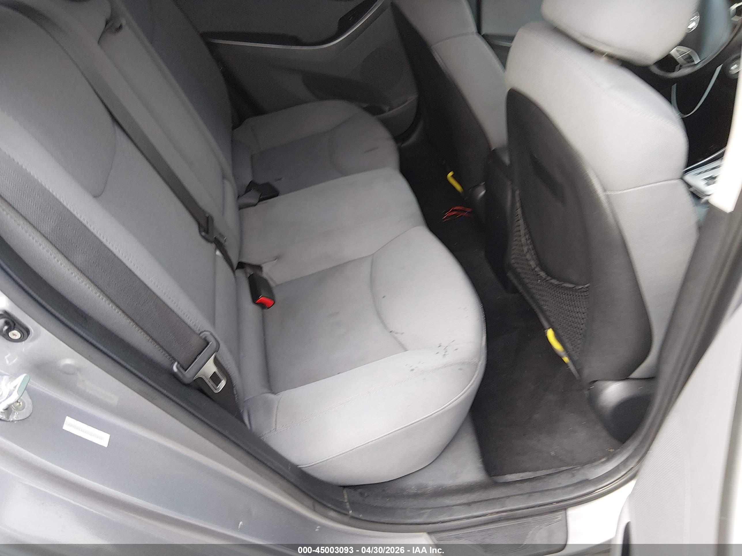 HYUNDAI ELANTRA image 8