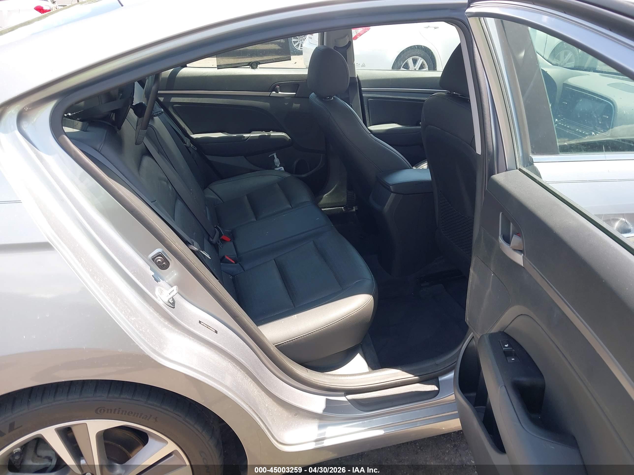 HYUNDAI ELANTRA image 8
