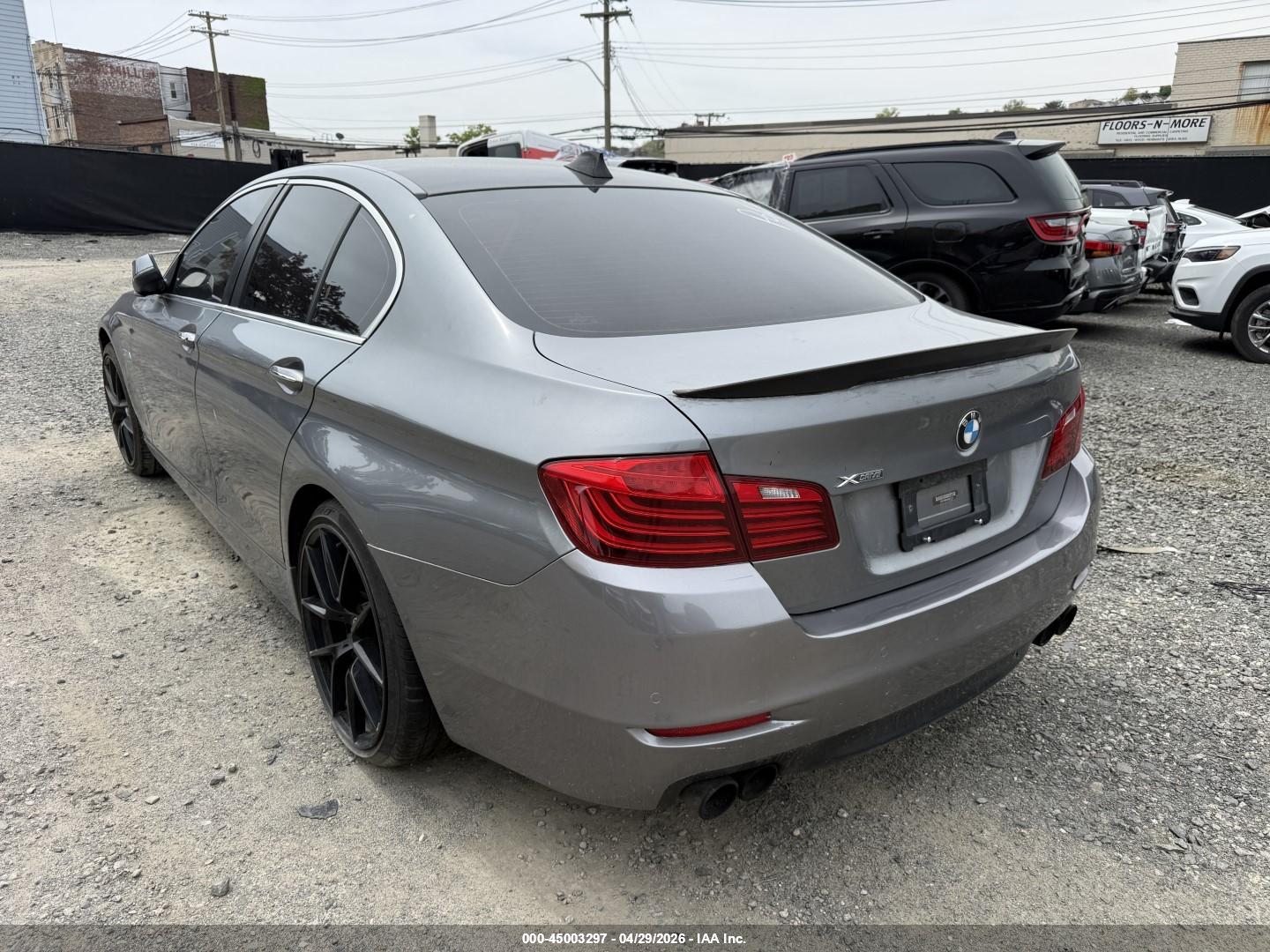 BMW 550I image 3