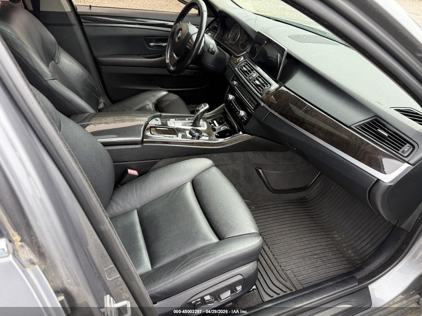 BMW 550I image 5