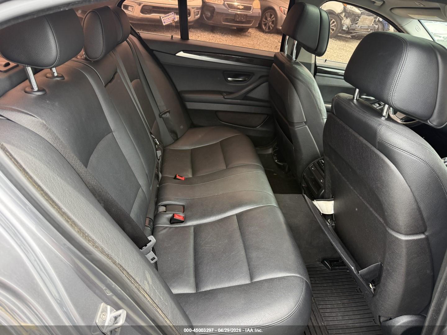 BMW 550I image 8