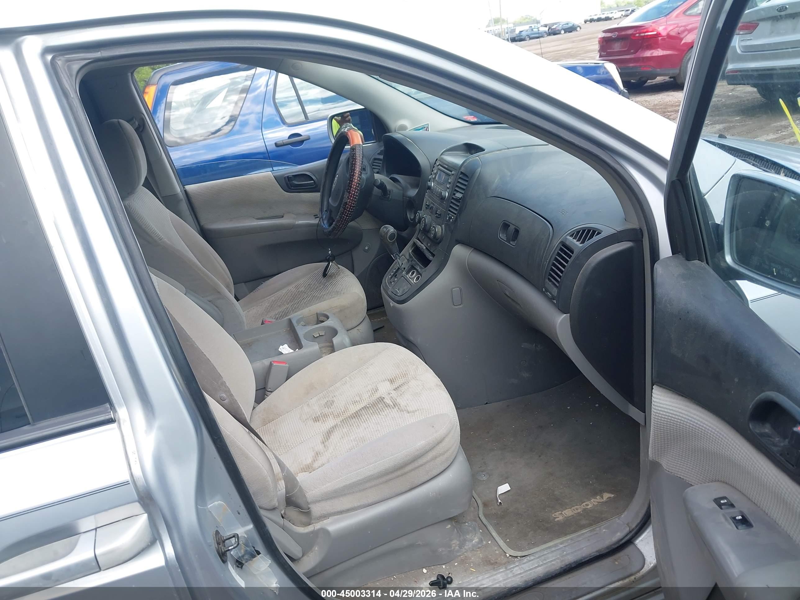 KIA SEDONA image 5