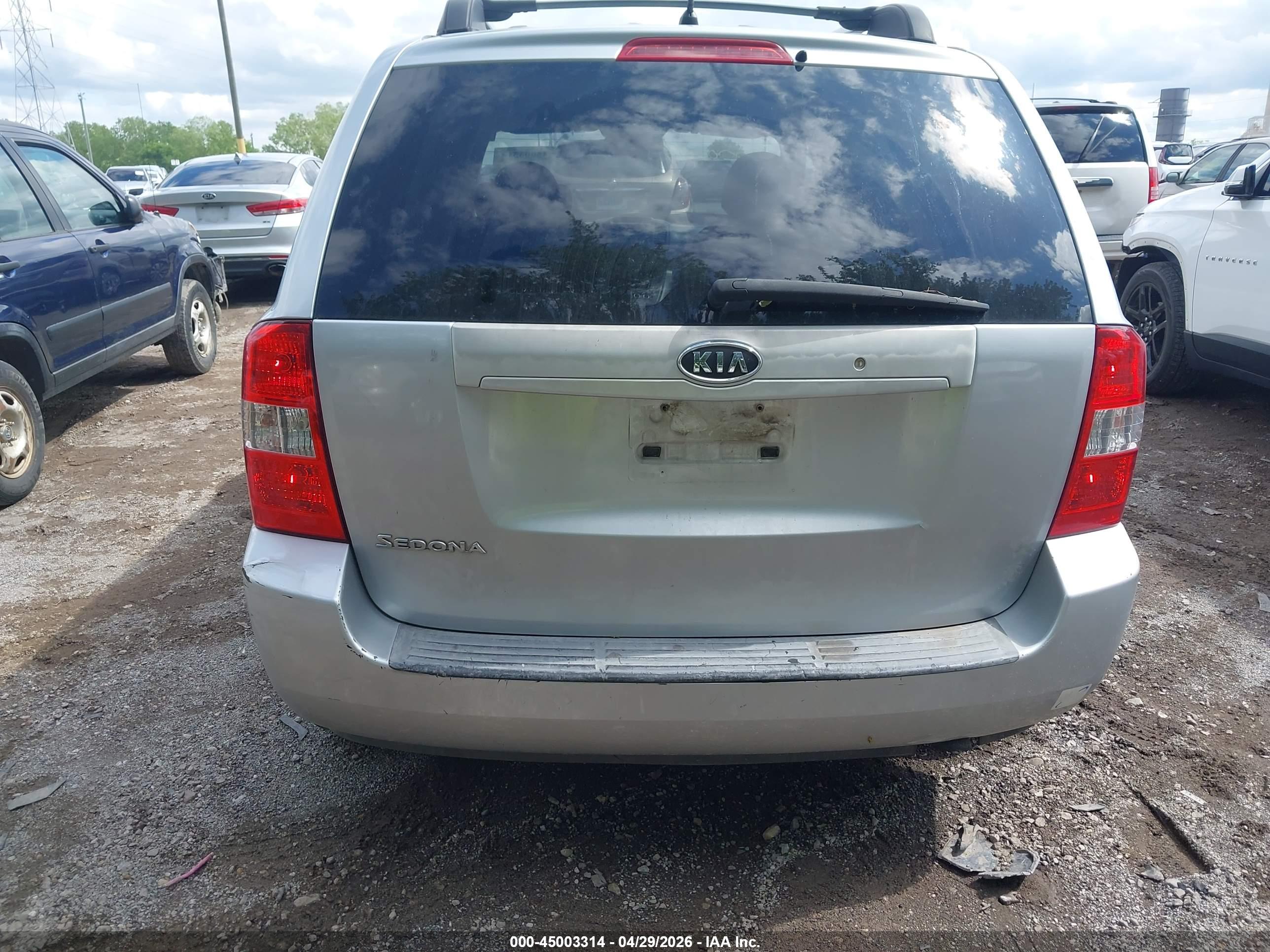 KIA SEDONA image 6