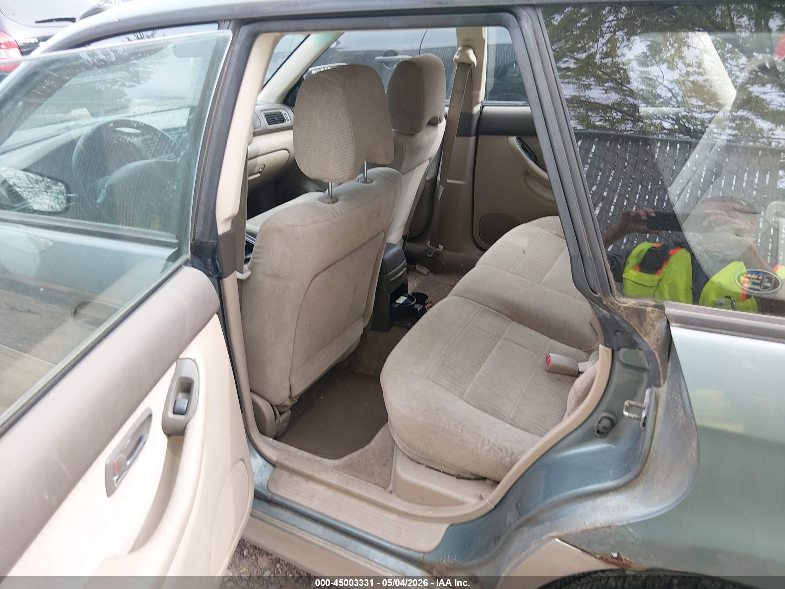 SUBARU OUTBACK image 8