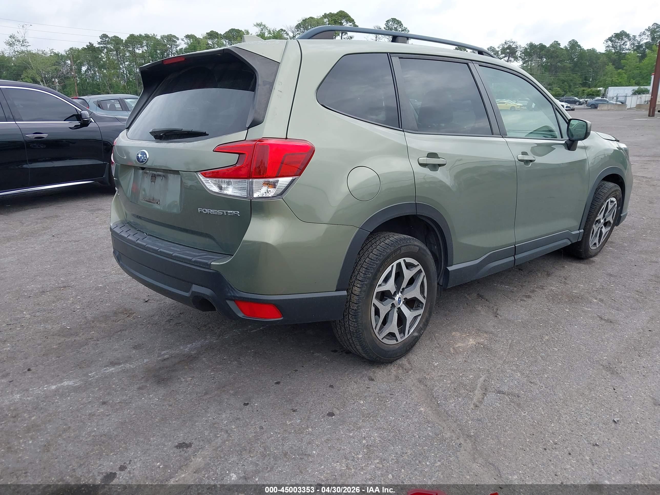 SUBARU FORESTER image 4