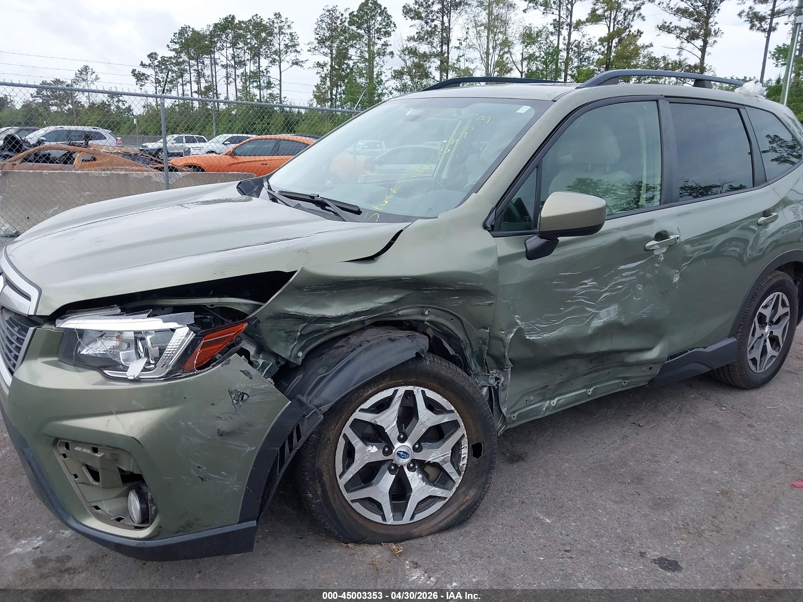SUBARU FORESTER image 6