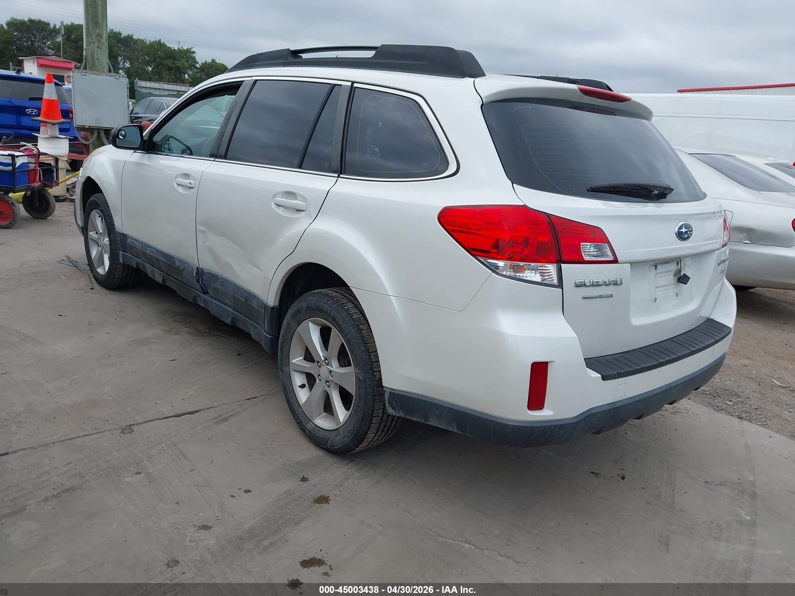 SUBARU OUTBACK image 3