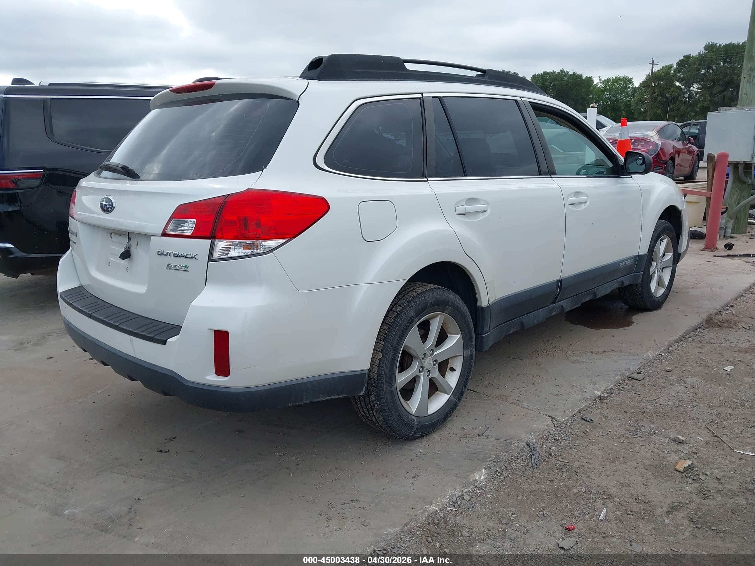 SUBARU OUTBACK image 4