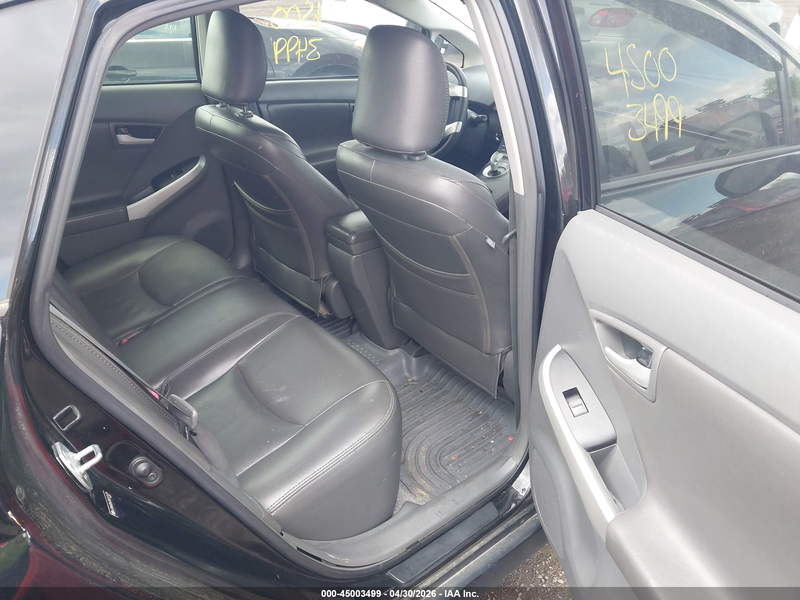 TOYOTA PRIUS image 8