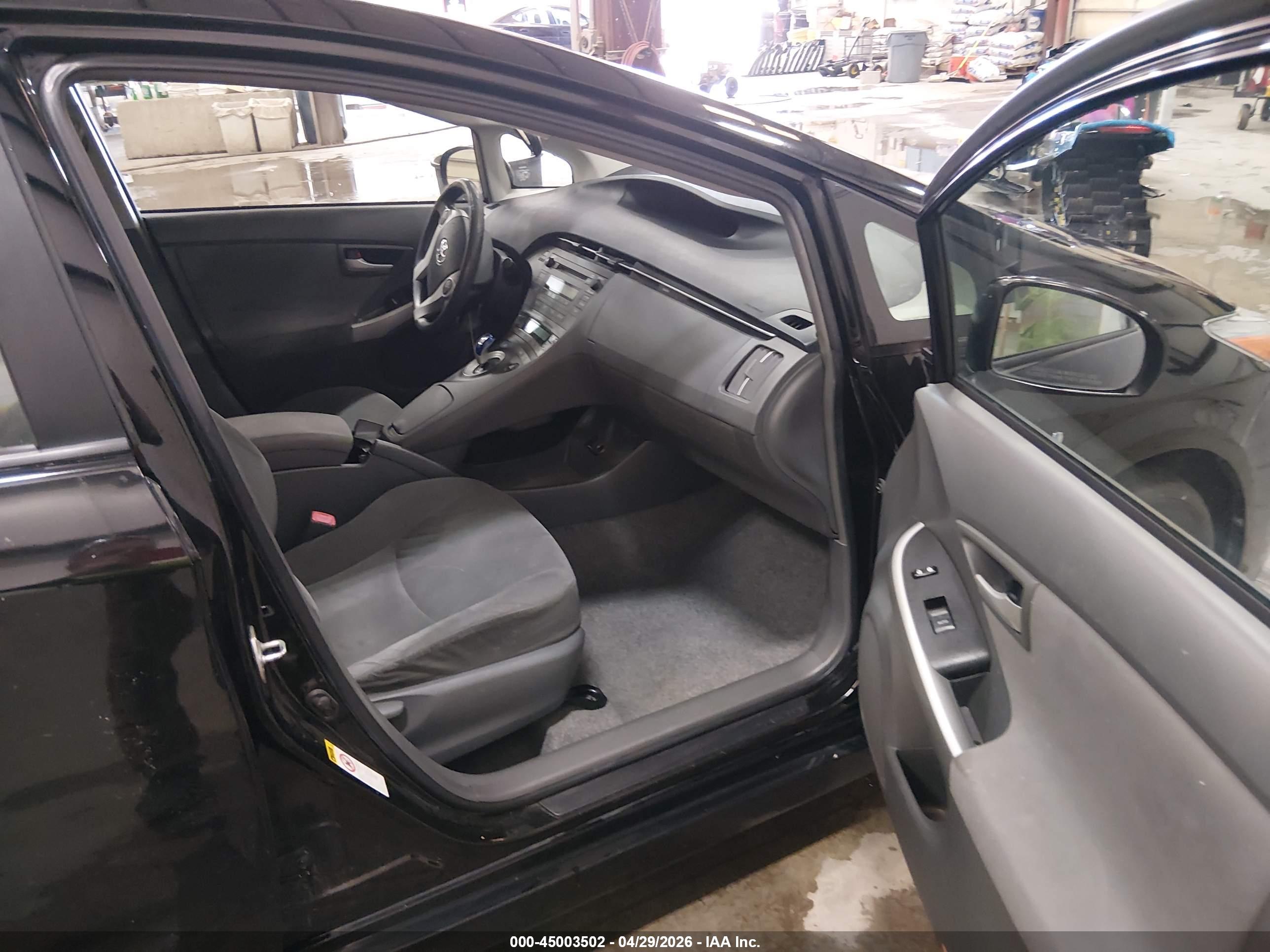 TOYOTA PRIUS image 5