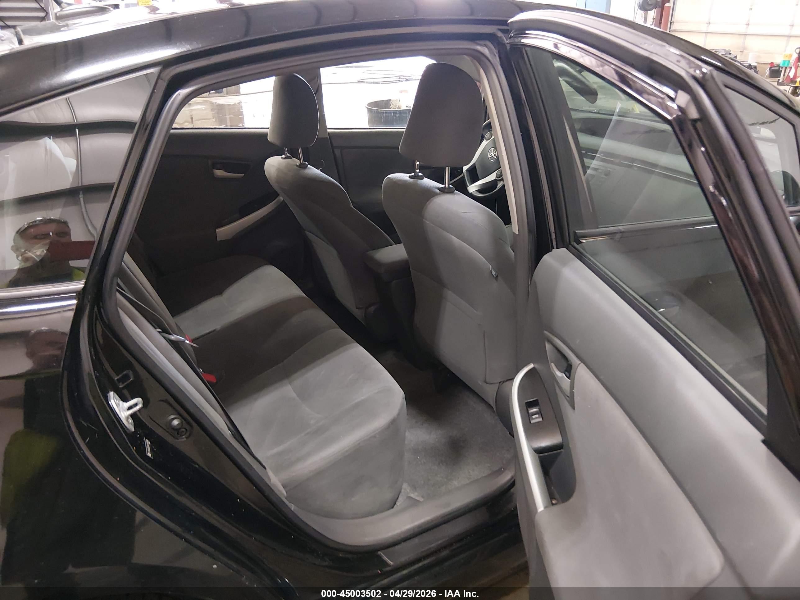 TOYOTA PRIUS image 8
