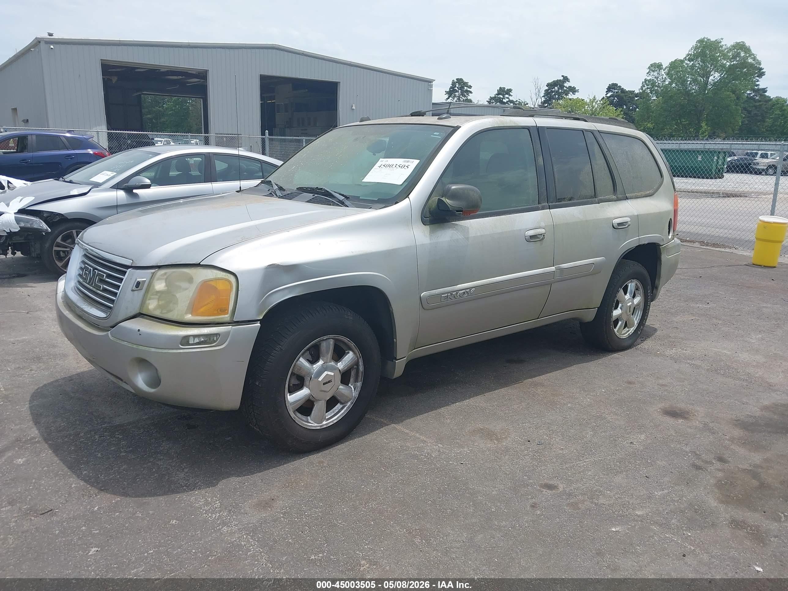 GMC ENVOY image 2