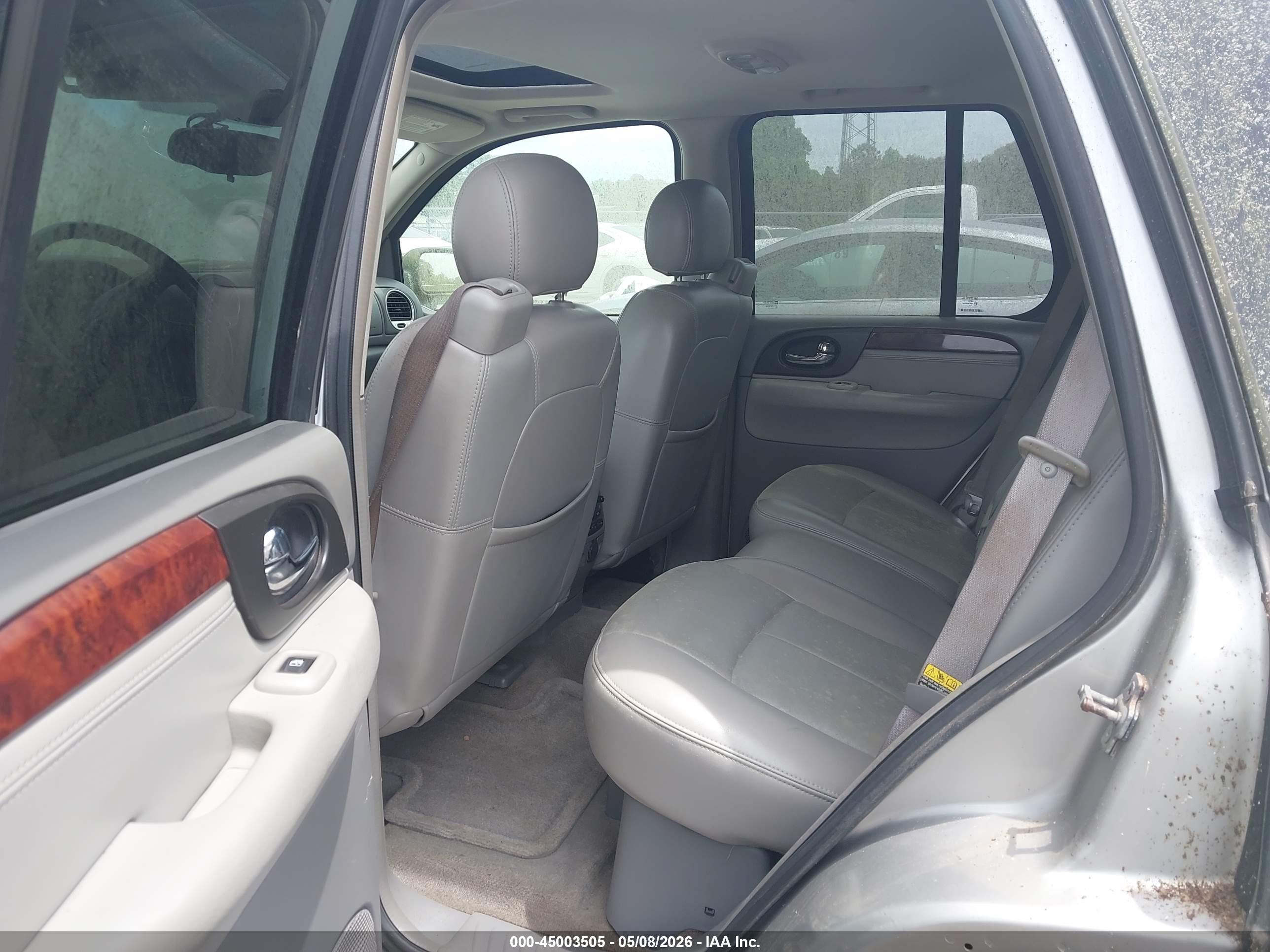 GMC ENVOY image 8