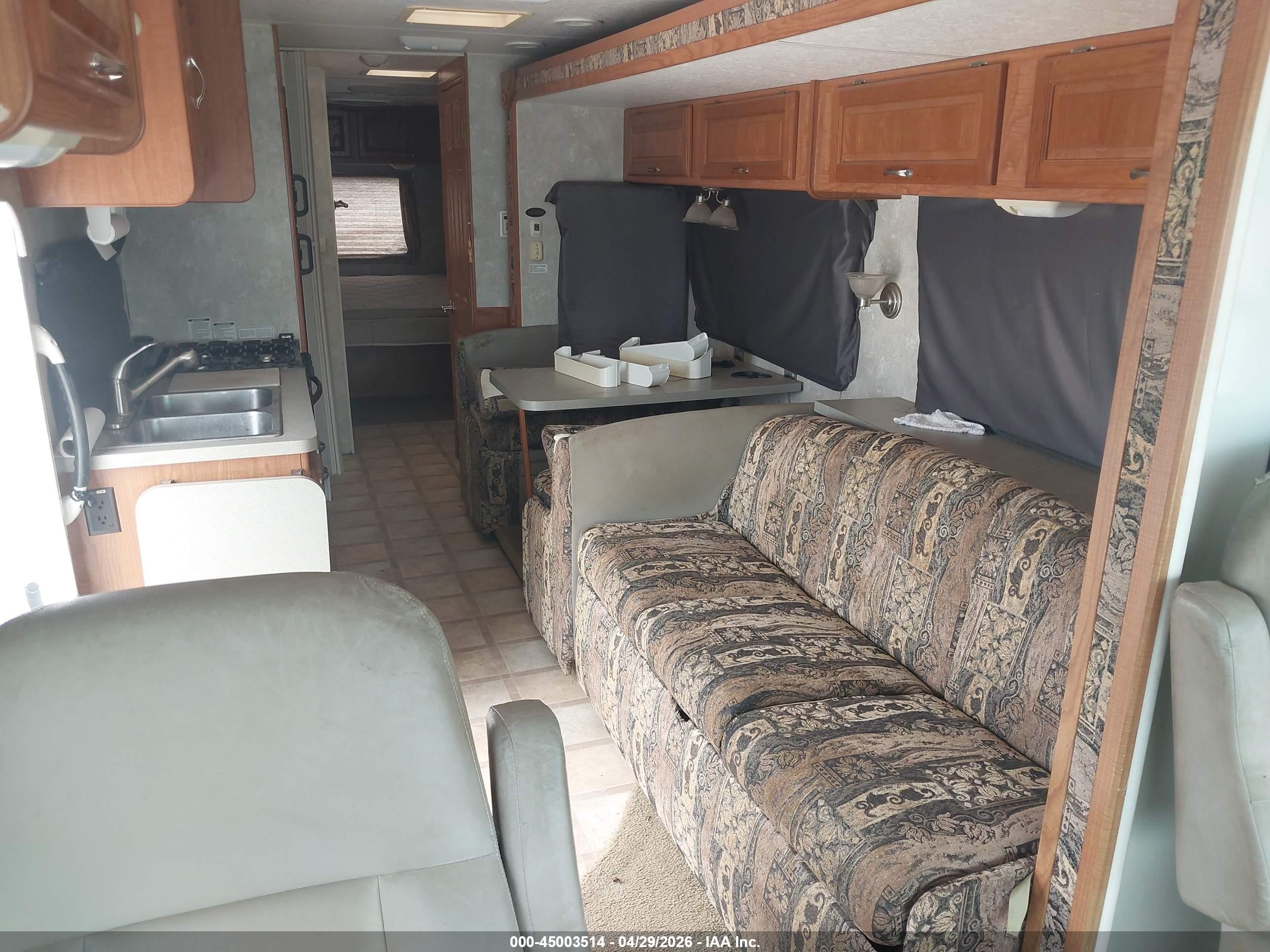 FORD F550 image 8