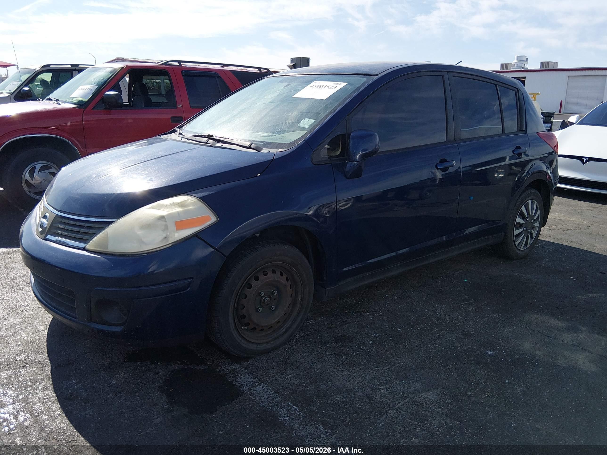 NISSAN VERSA image 2