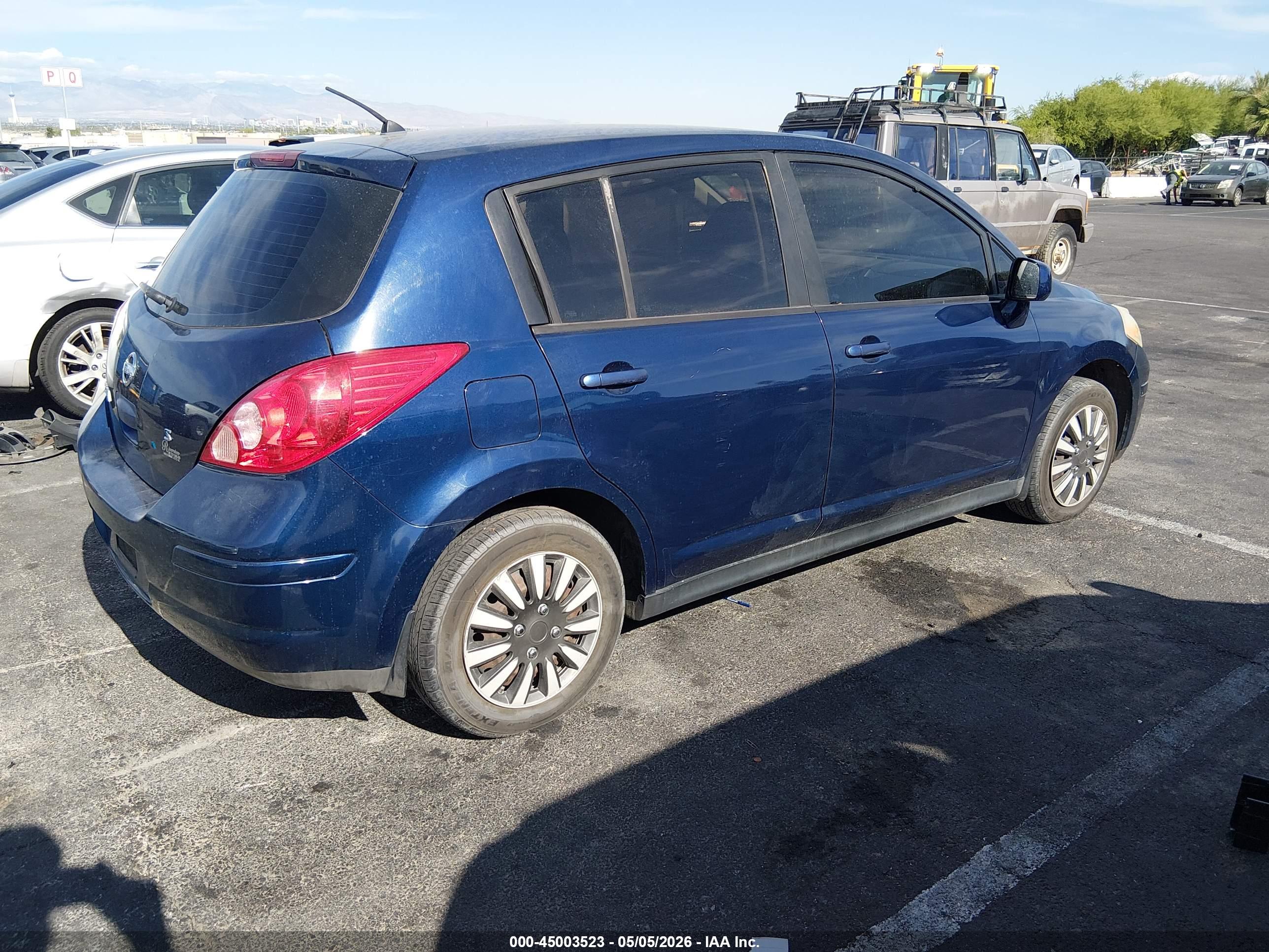 NISSAN VERSA image 4