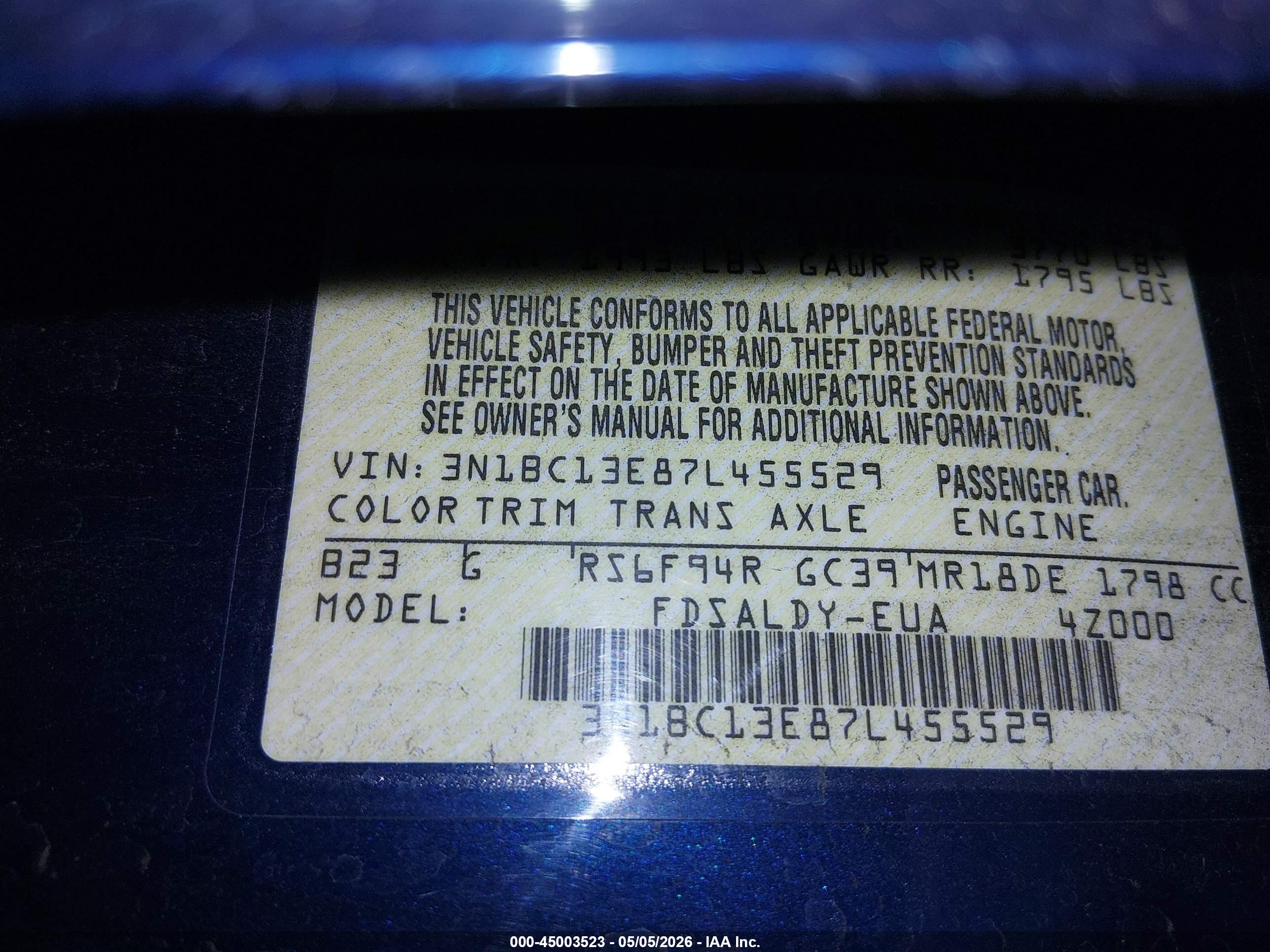 NISSAN VERSA image 9