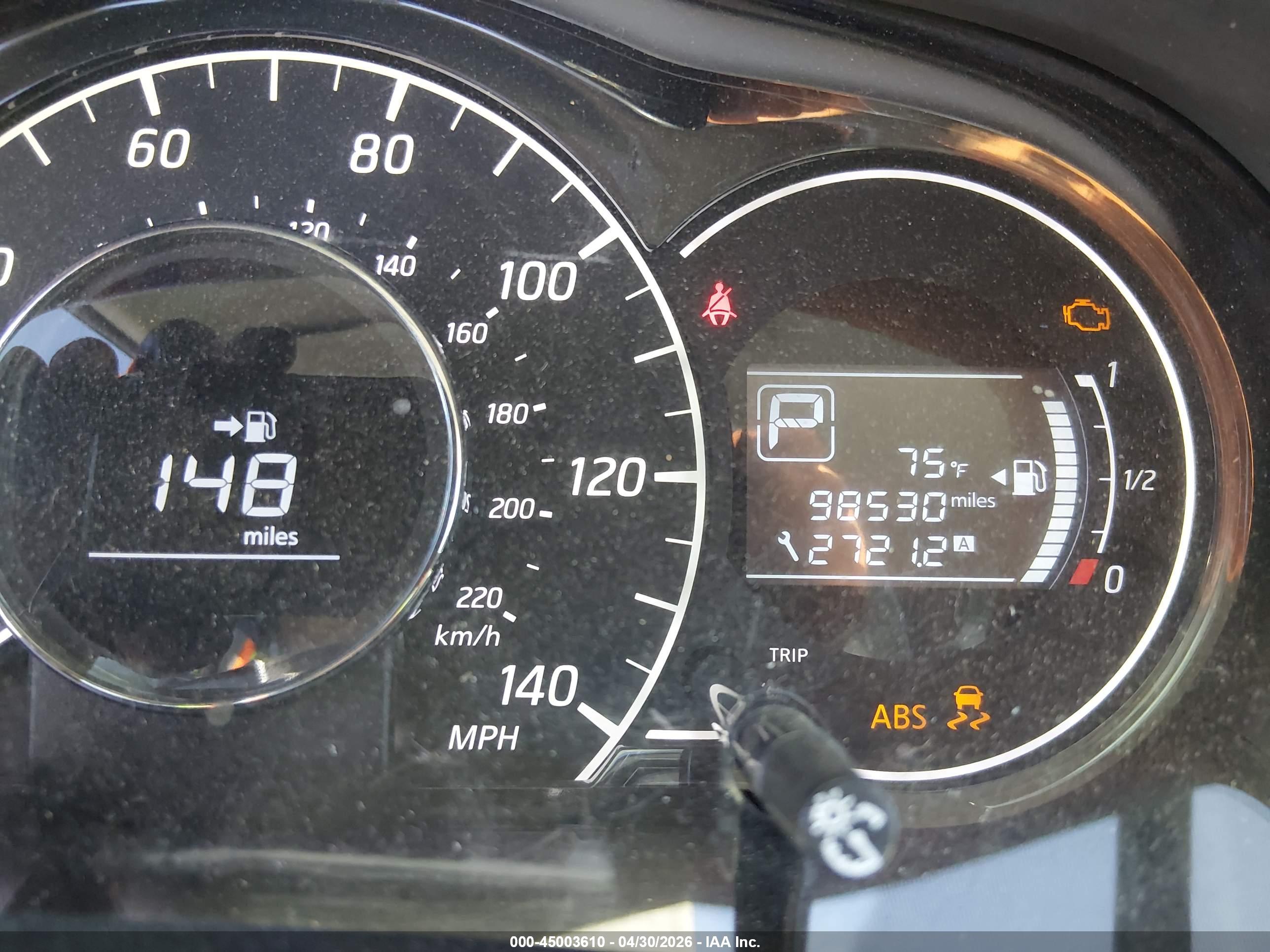 NISSAN VERSA image 7