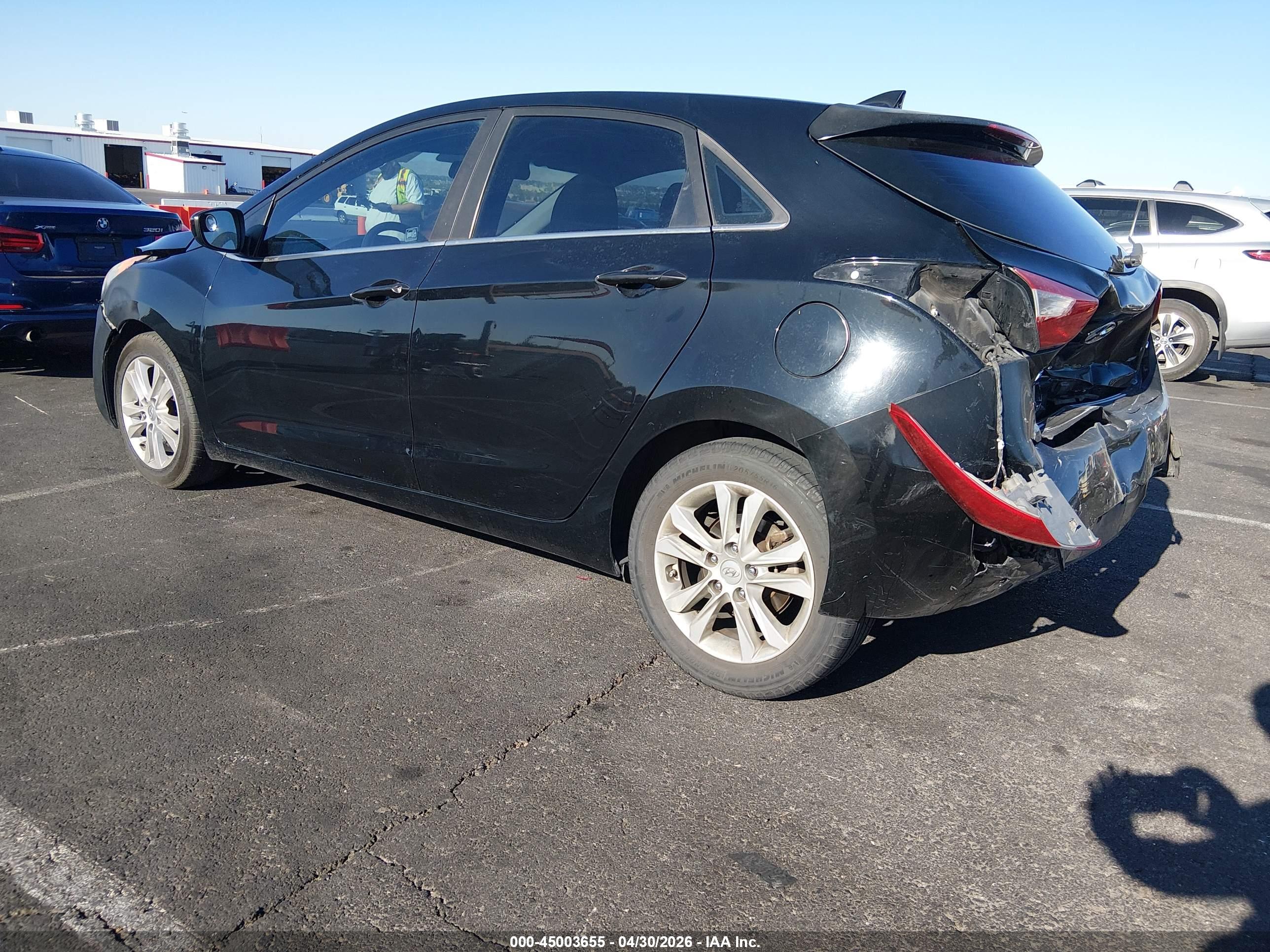 HYUNDAI ELANTRA image 3