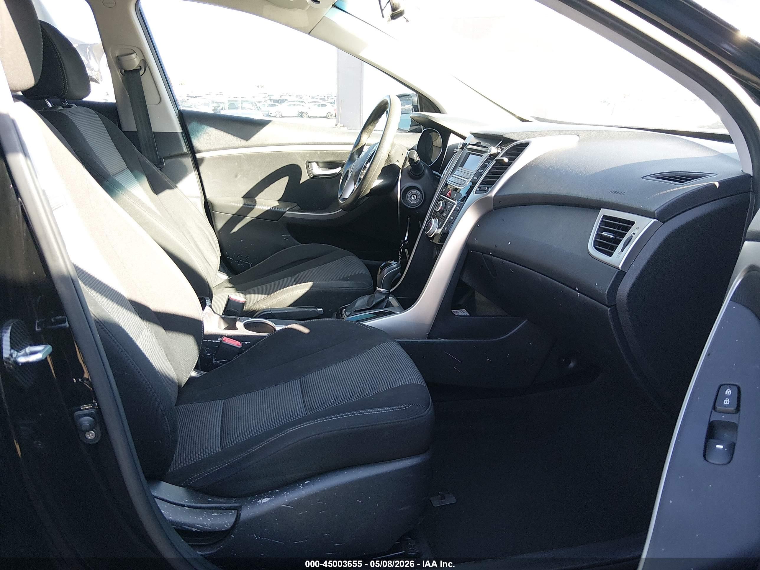 HYUNDAI ELANTRA image 5