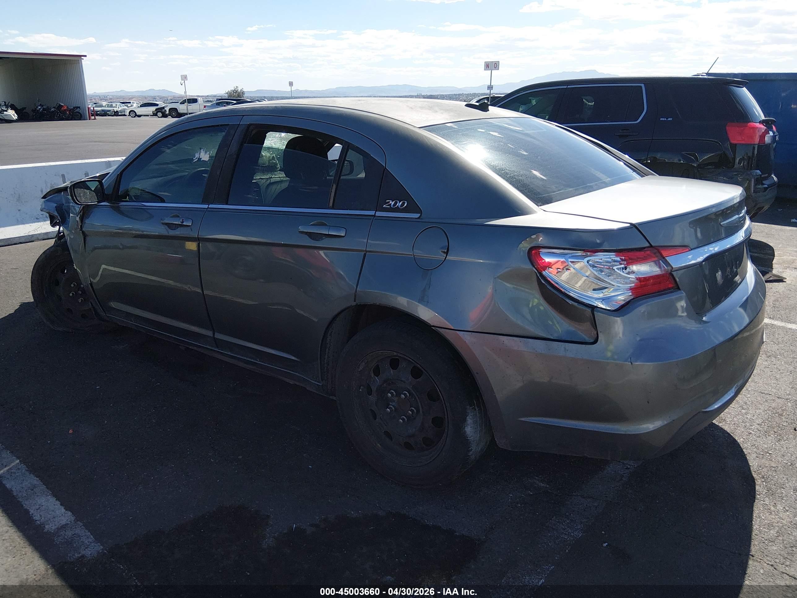 CHRYSLER 200 image 3