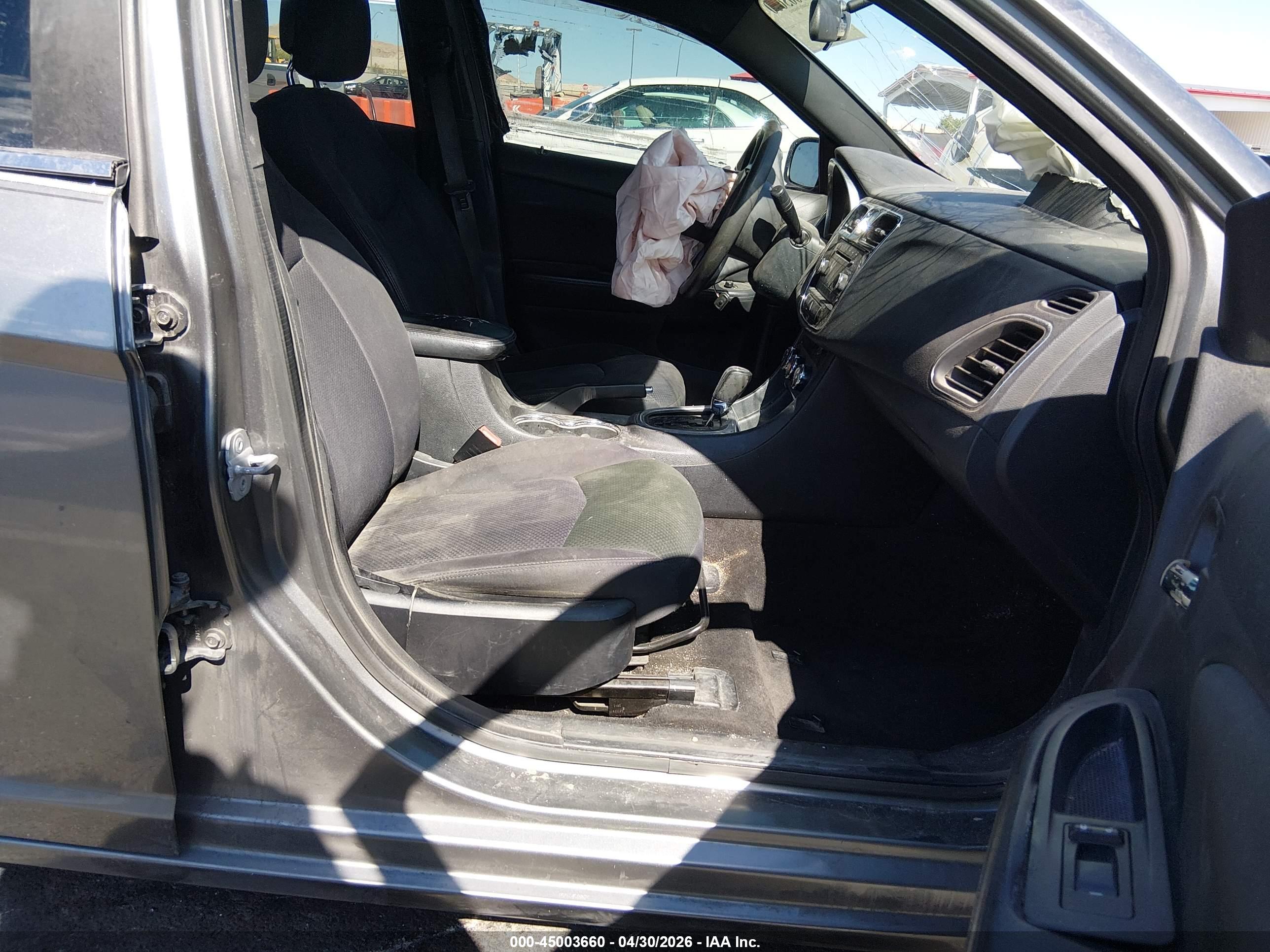 CHRYSLER 200 image 5