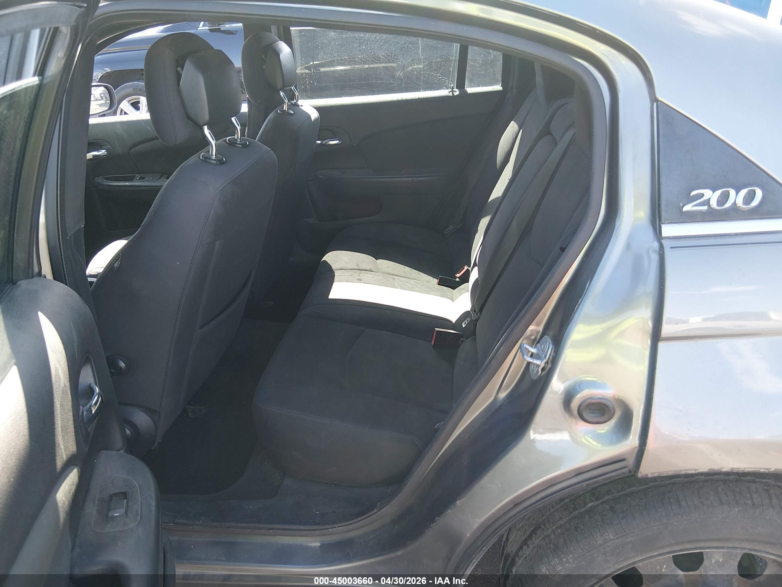 CHRYSLER 200 image 8