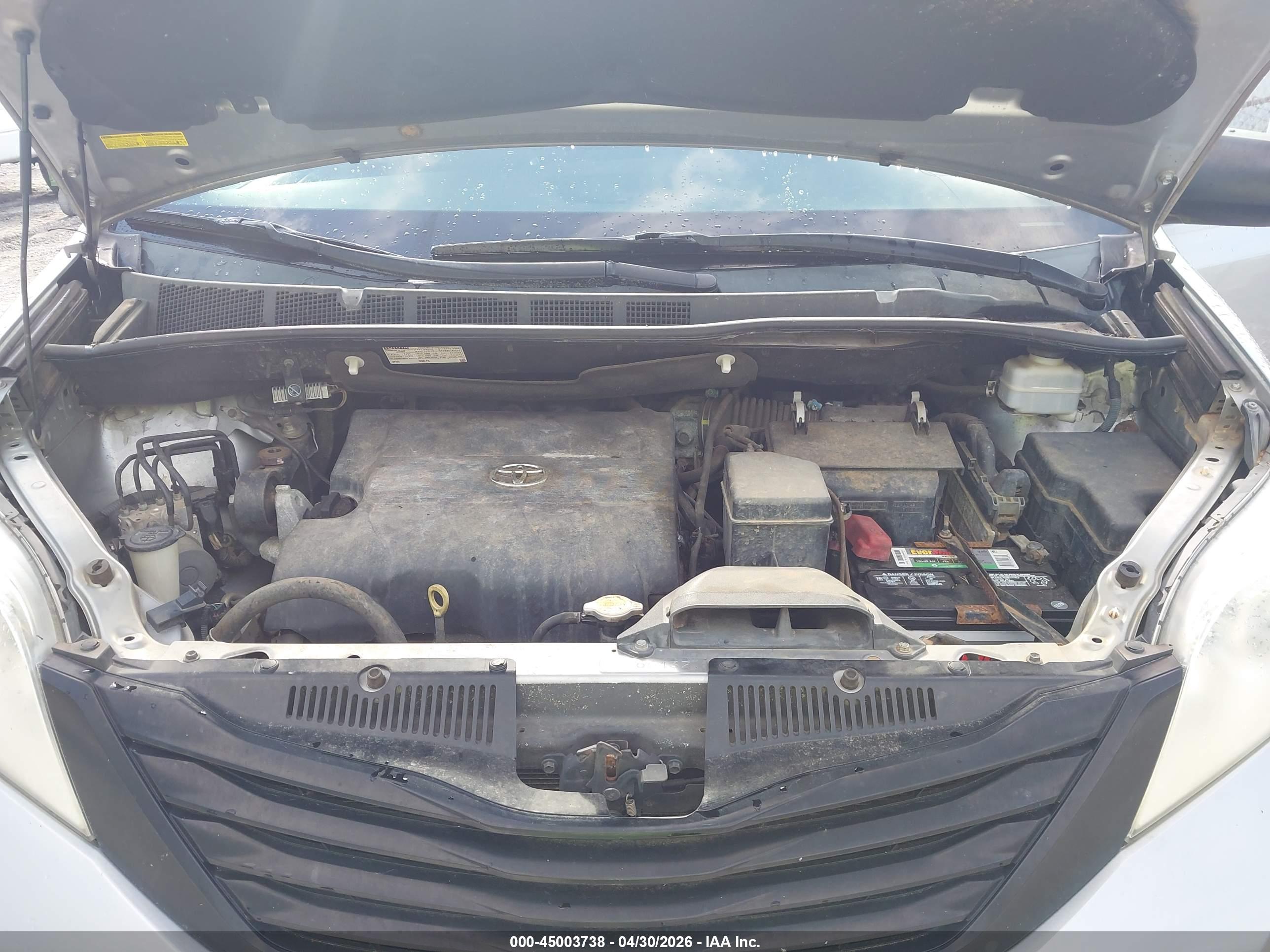 TOYOTA SIENNA image 10