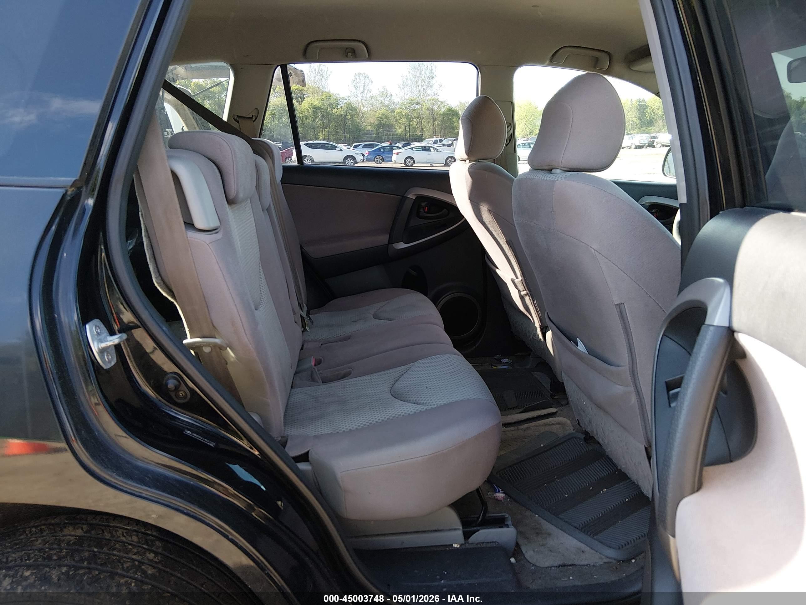 TOYOTA RAV4 image 8