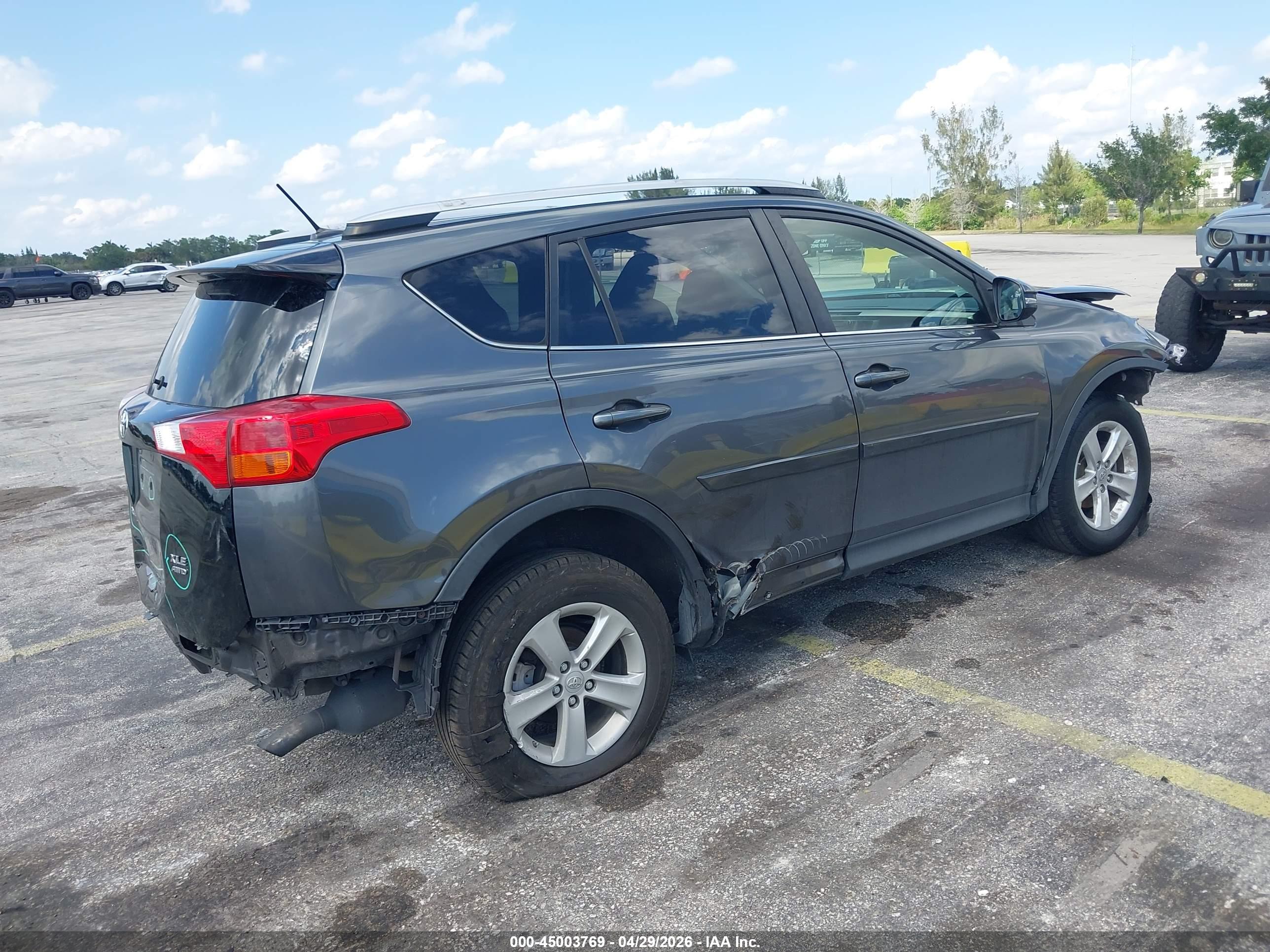 TOYOTA RAV4 image 4