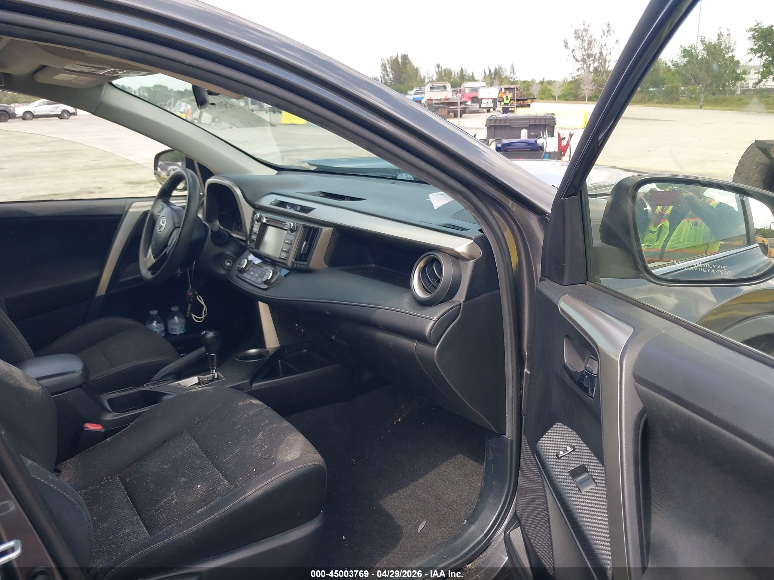 TOYOTA RAV4 image 5