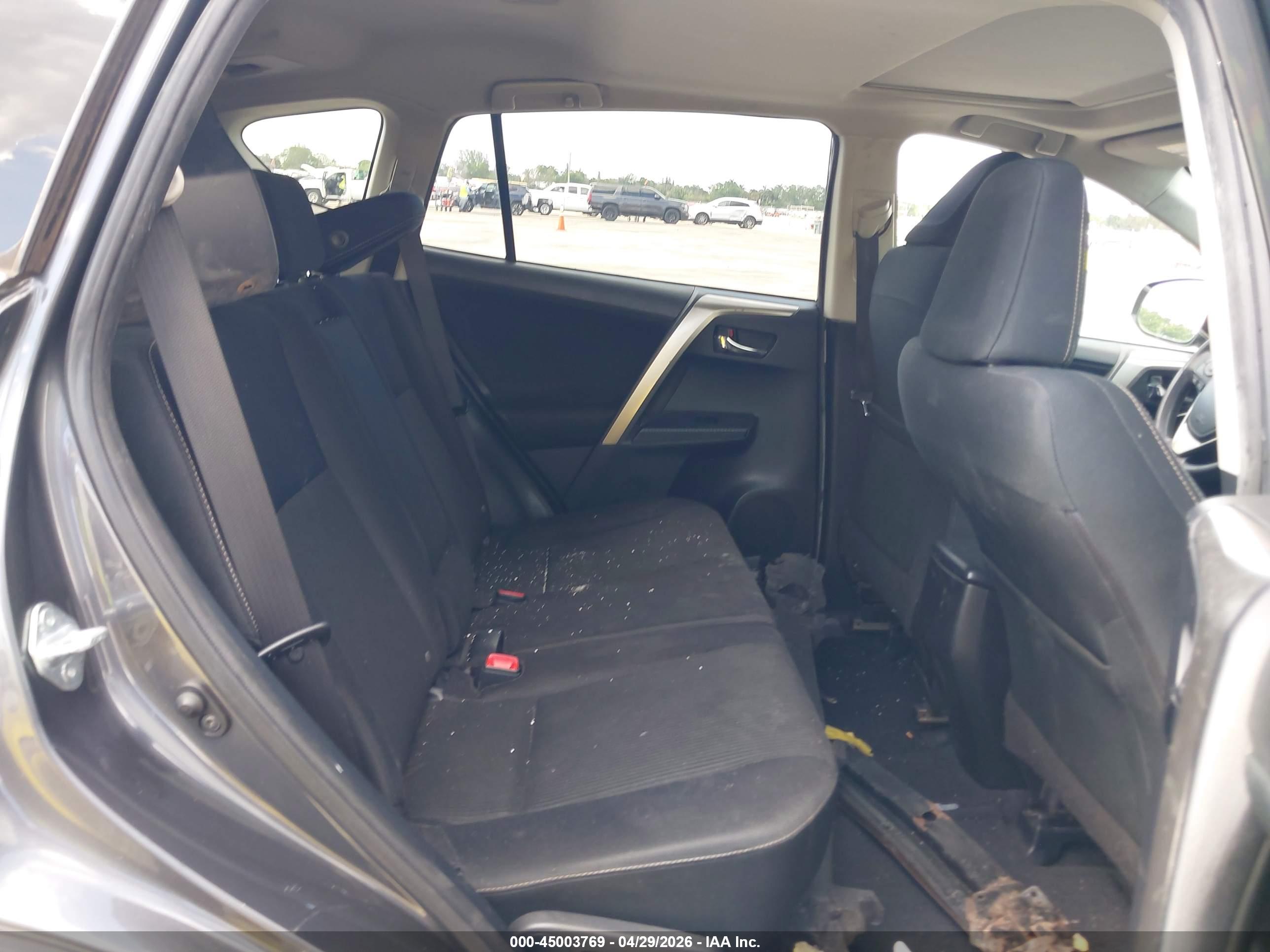 TOYOTA RAV4 image 8
