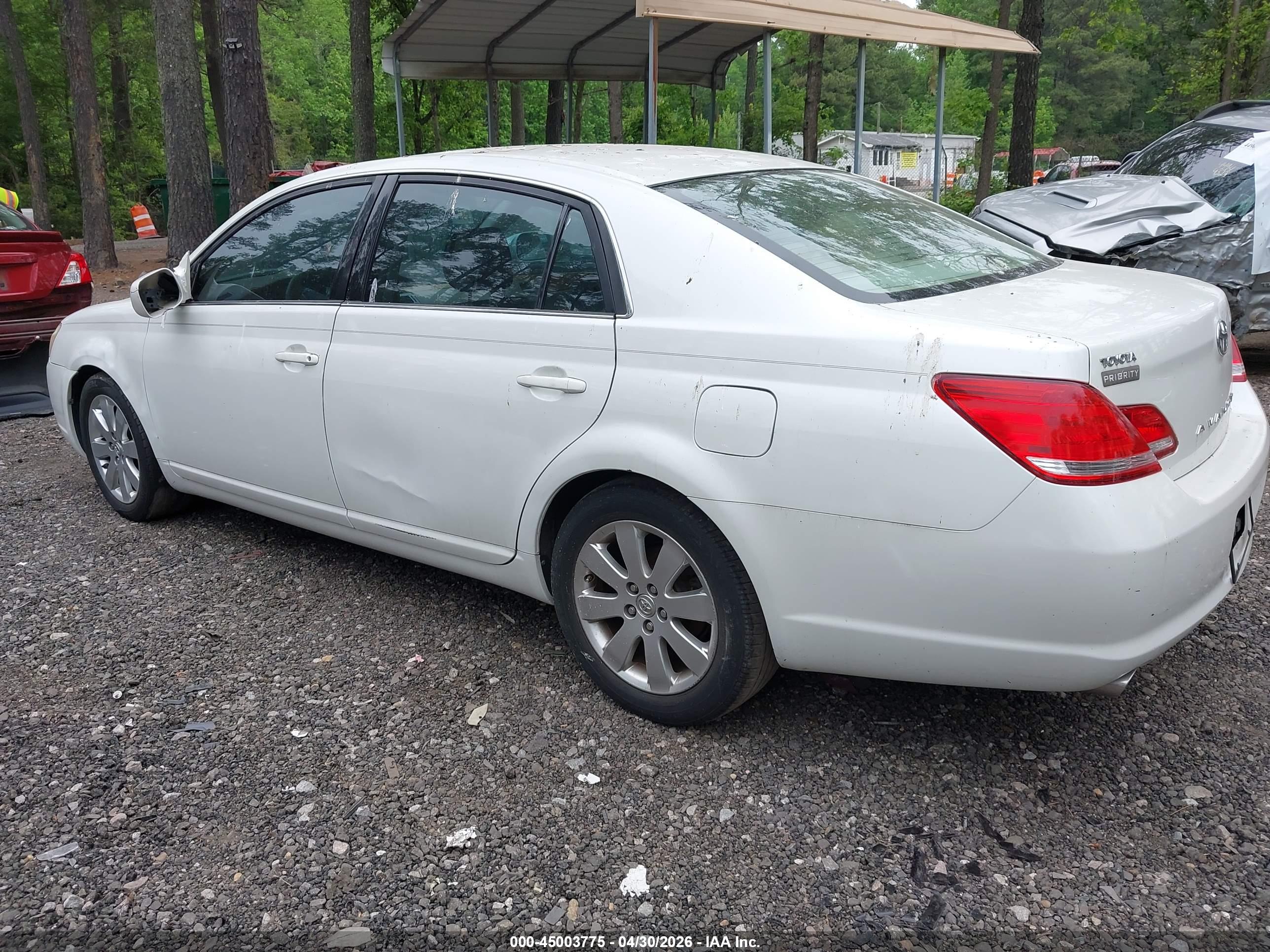 TOYOTA AVALON image 3